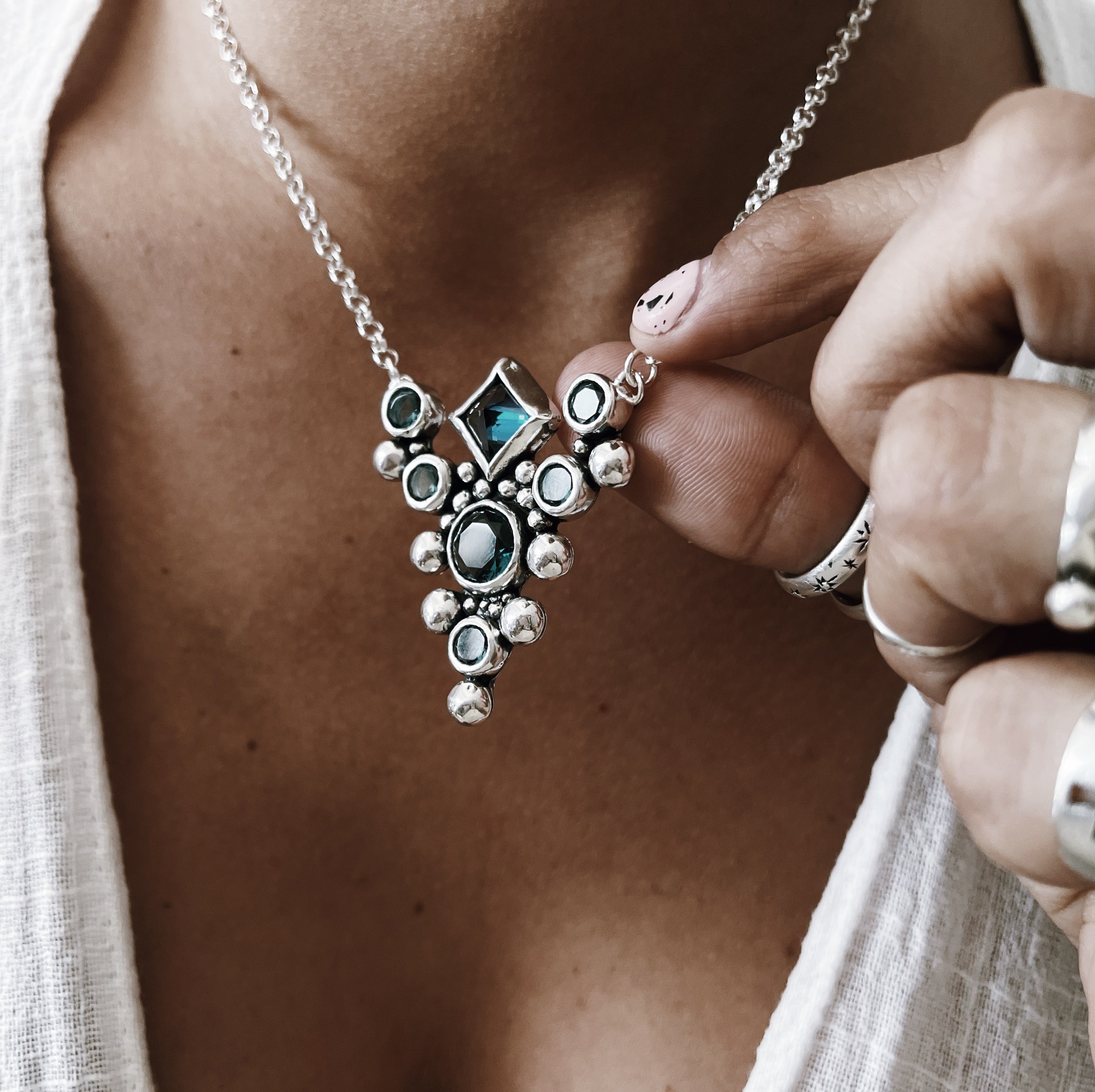 Collar Reina Victoria - London Blue