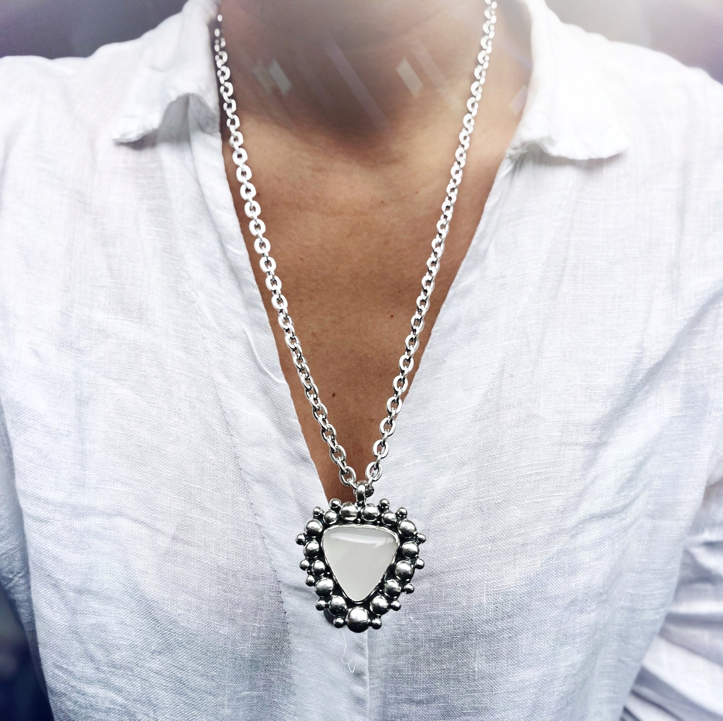 Colgante Triángulo Magno / Varias Piedras