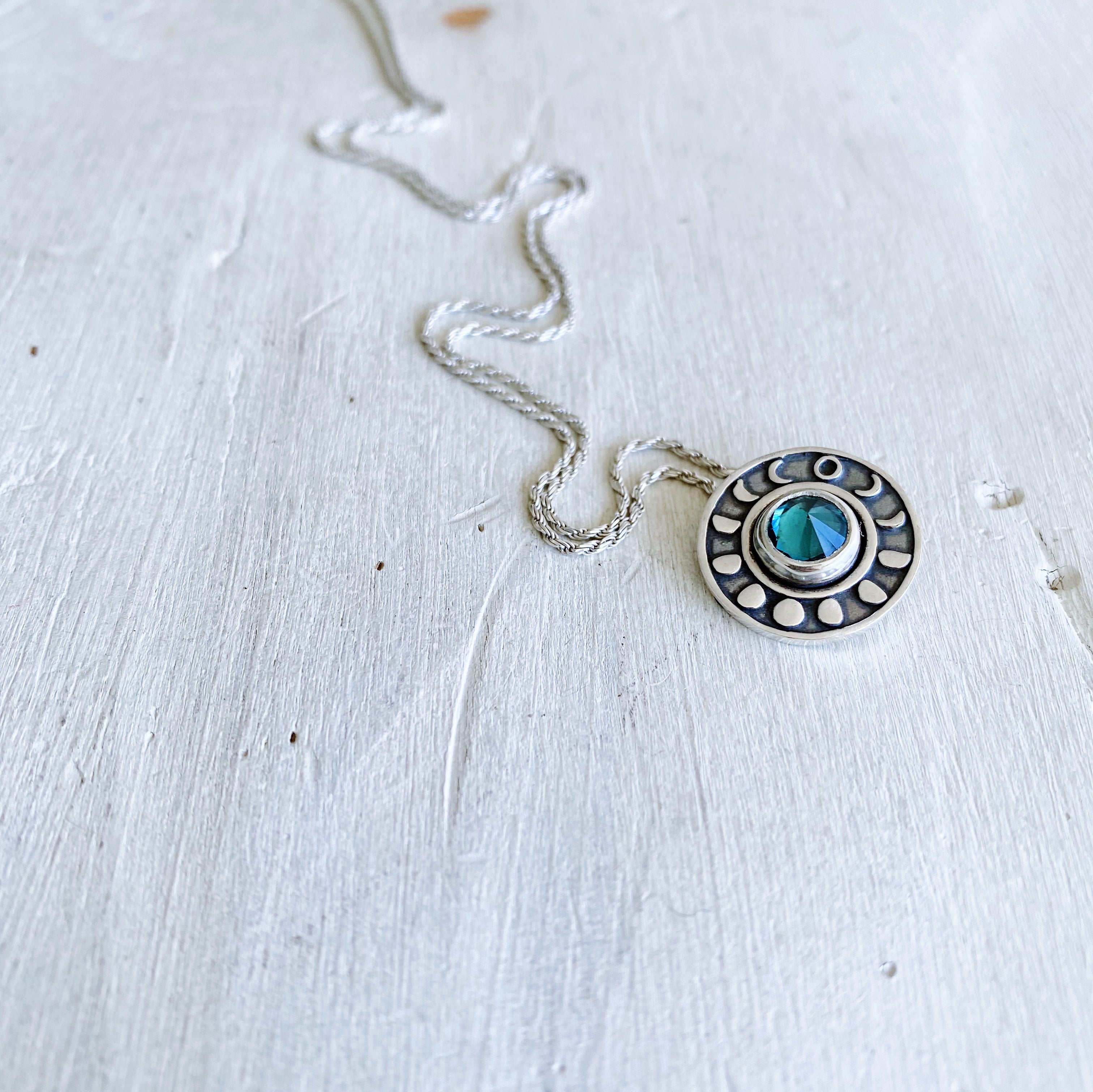 Colgante Medalla Ciclo Lunar Topacio London Blue