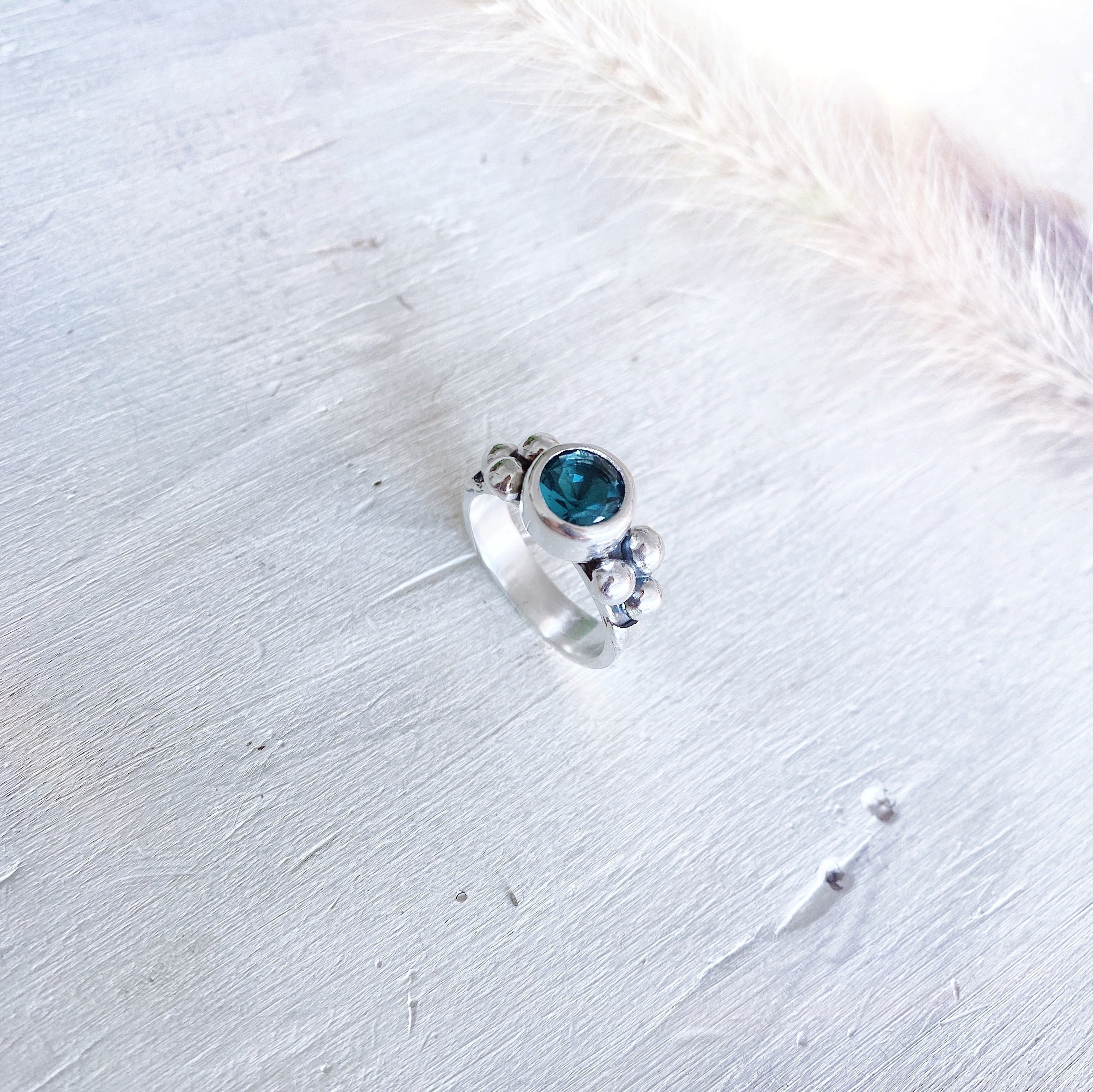 Anillo Elisa Lunar Topacio London Blue