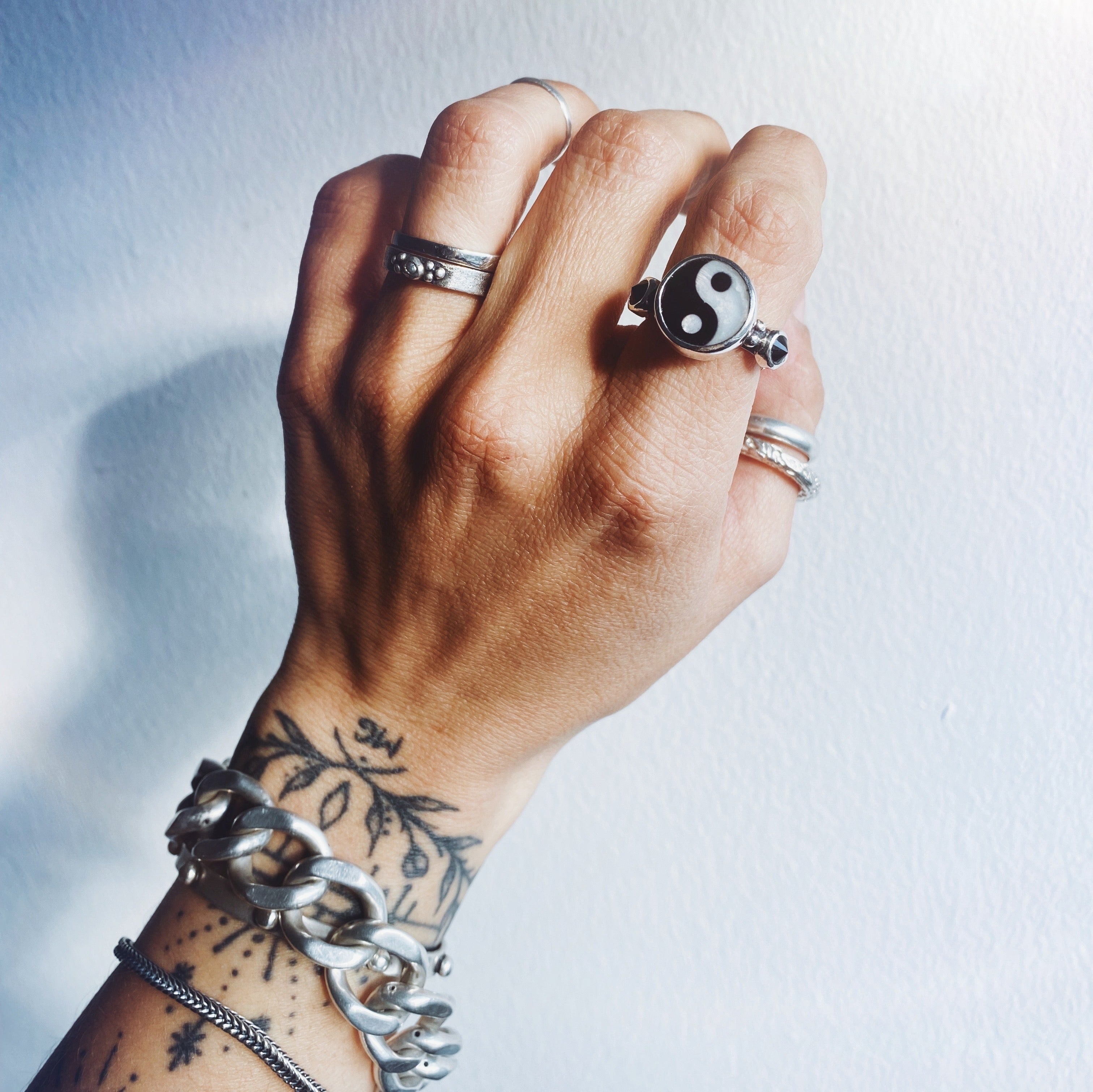 Anillo Ying Yang nacar + Onix