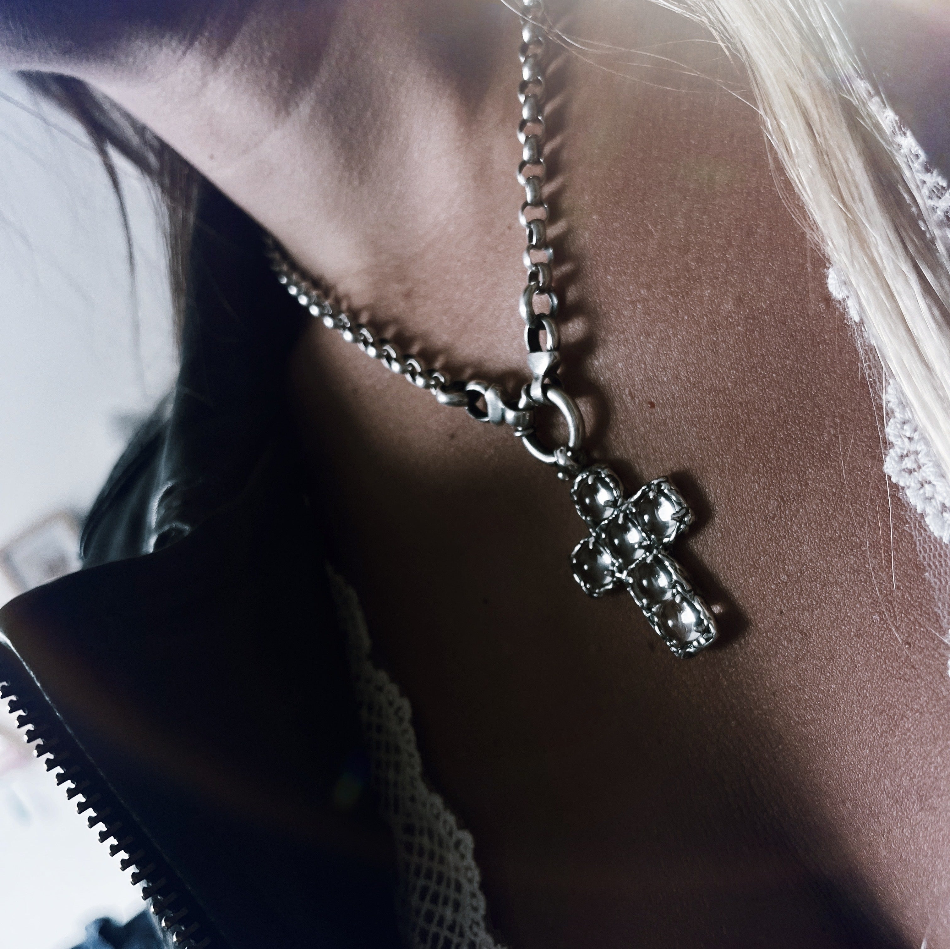 Colgante Rock & Cross (Varias Piedras)