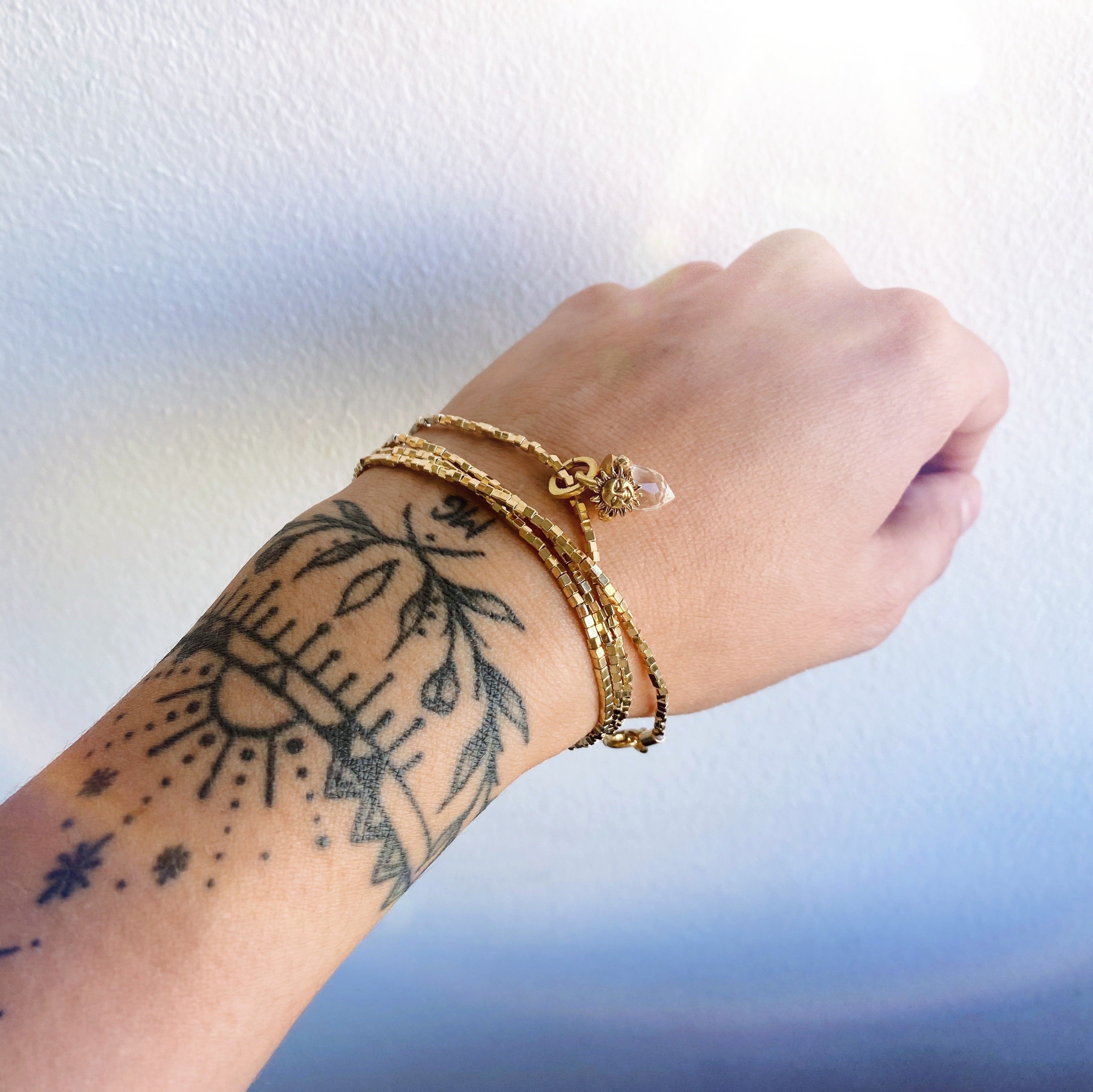 Pulsera Mostacilla Gold 6 vueltas + mini chiche sorpresa - PREVENTA