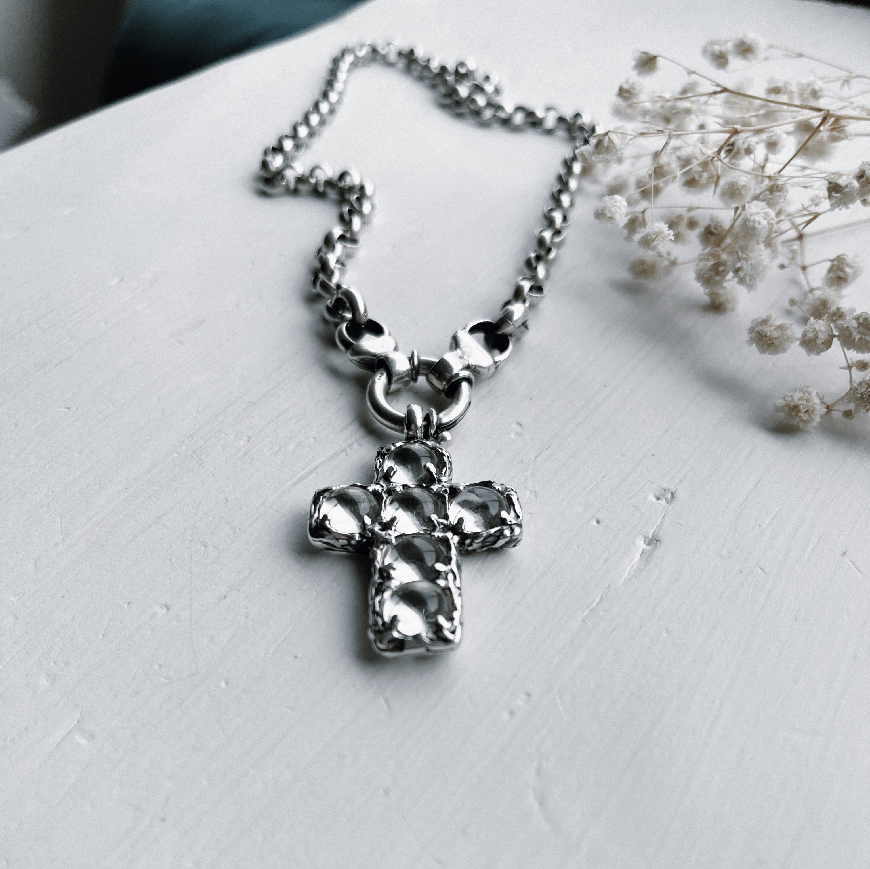 Colgante Rock & Cross (Varias Piedras)