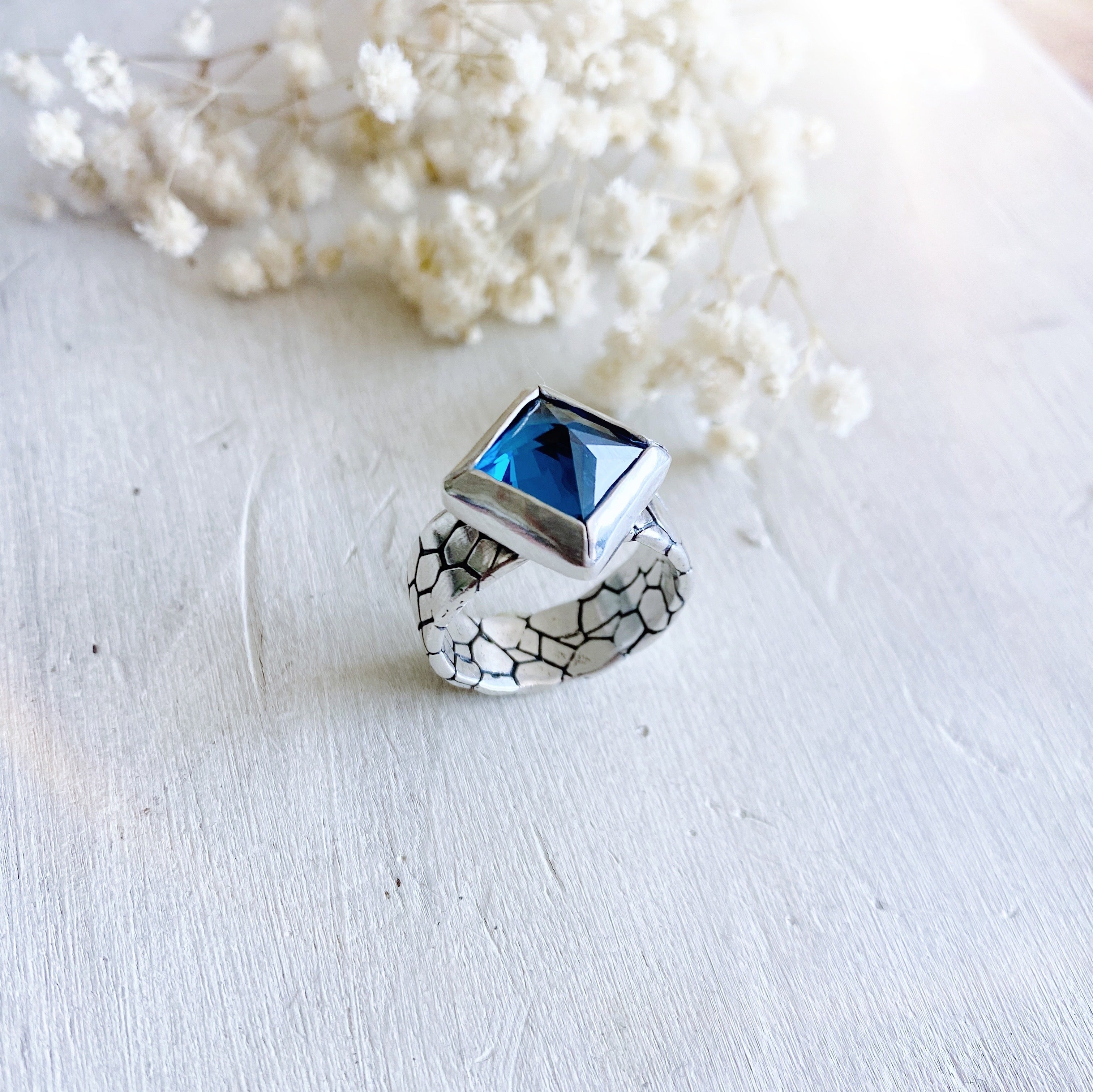 Anillo Piel de Serpiente + Rombo Topacio London Blue