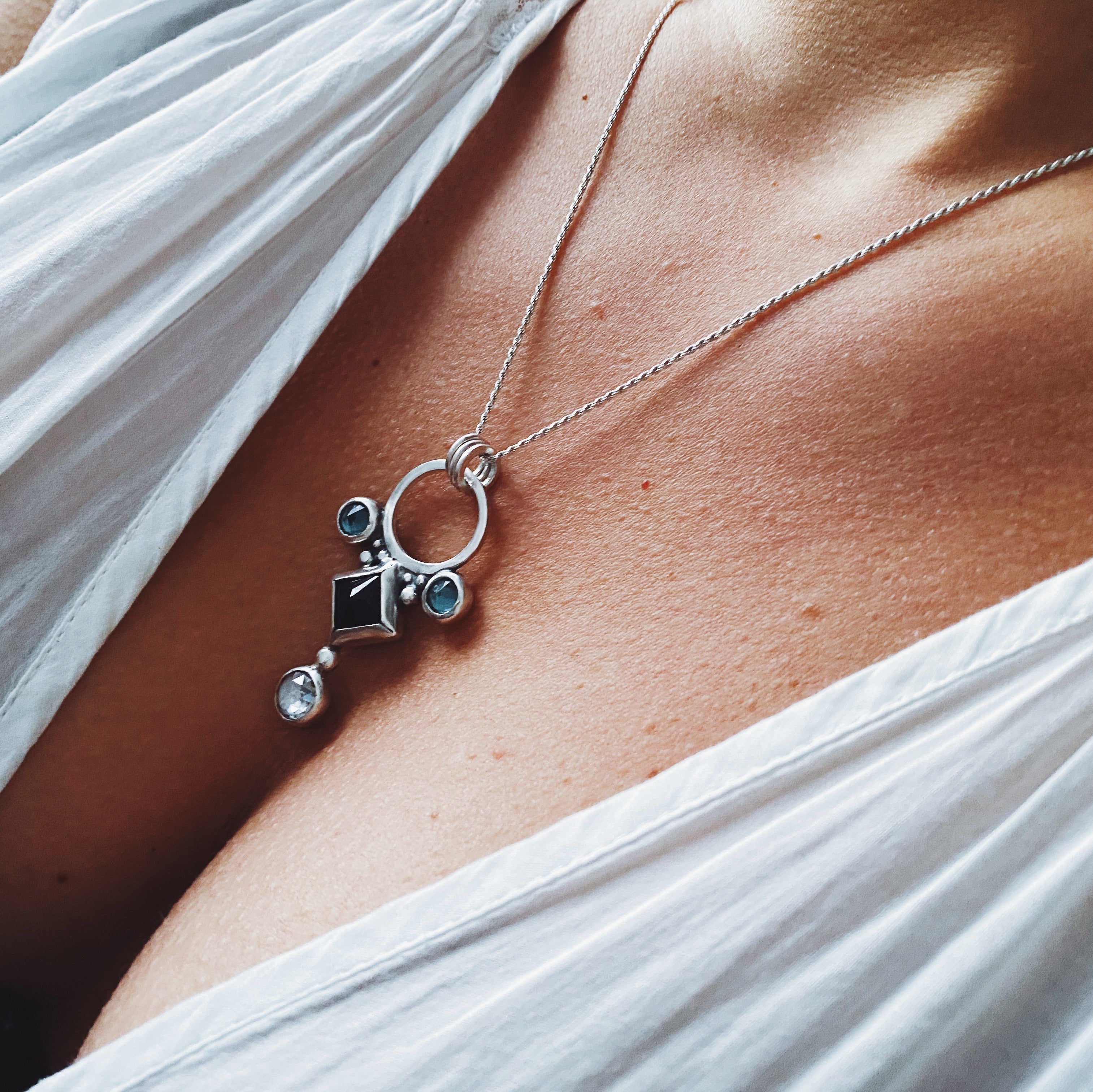 Colgante Marrakech - Onix, cuarzo y topacio