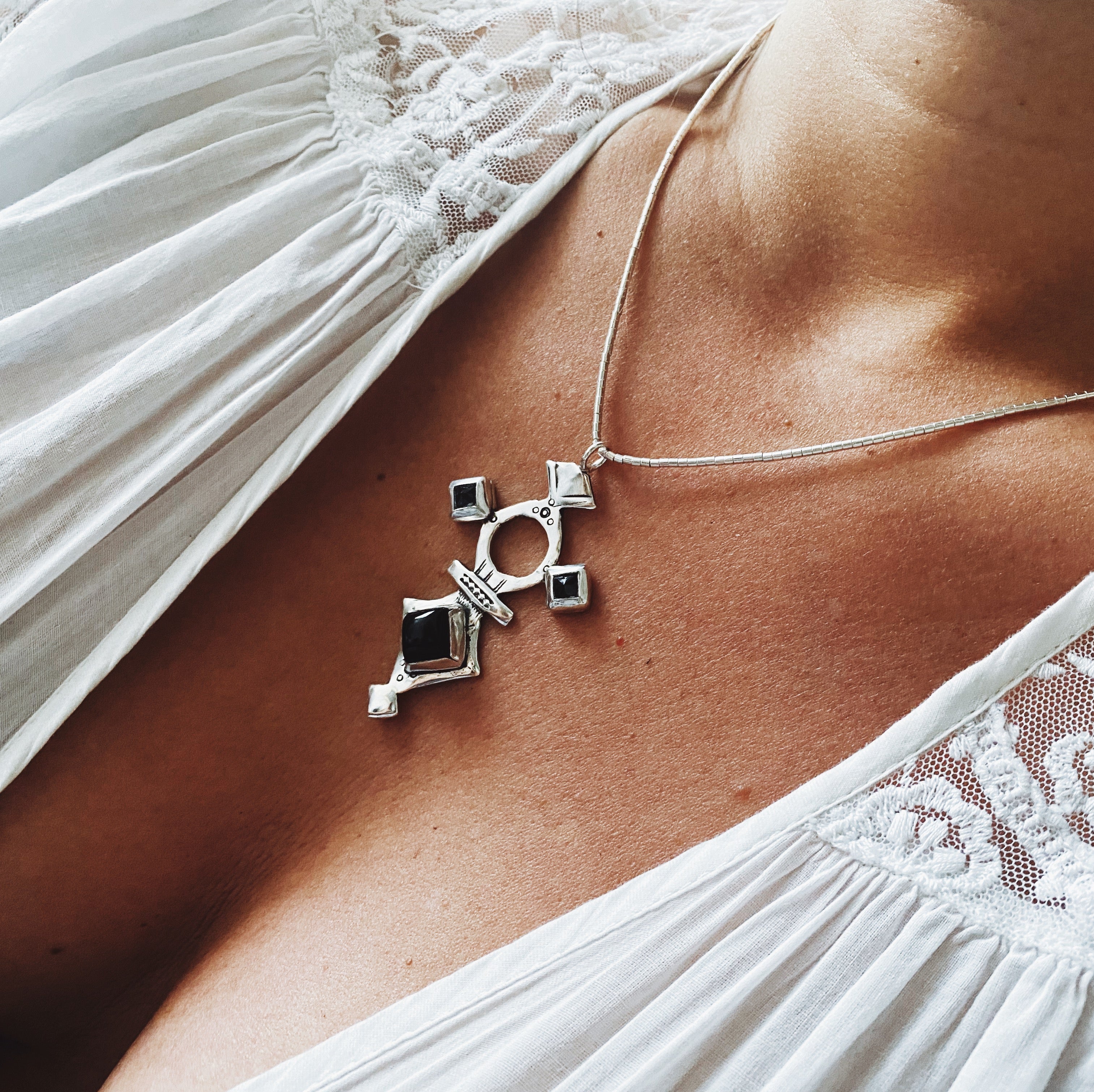 Colgante Cruz Tuareg - Onix