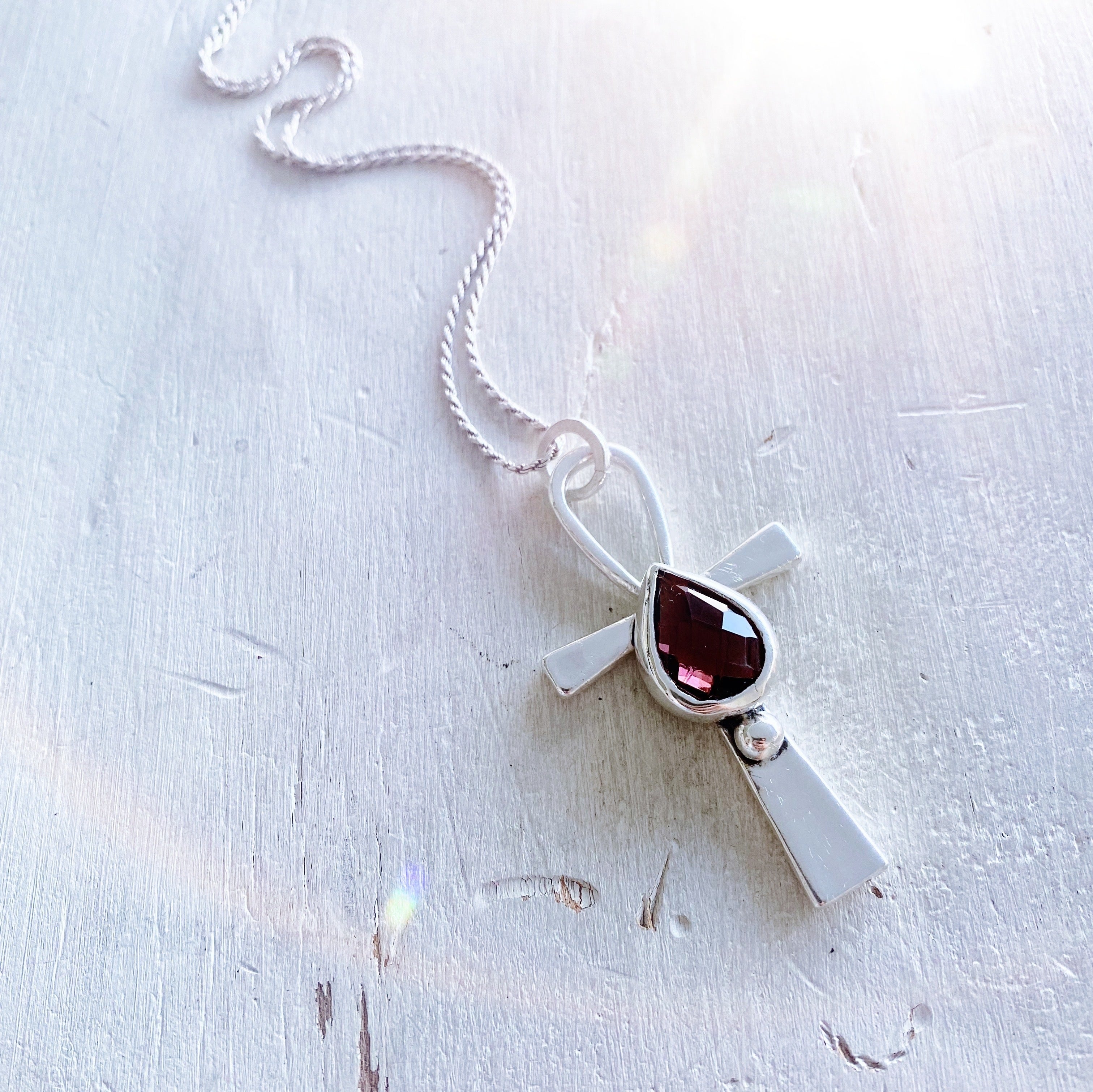 Colgante Cruz Ankh / Gota Granate