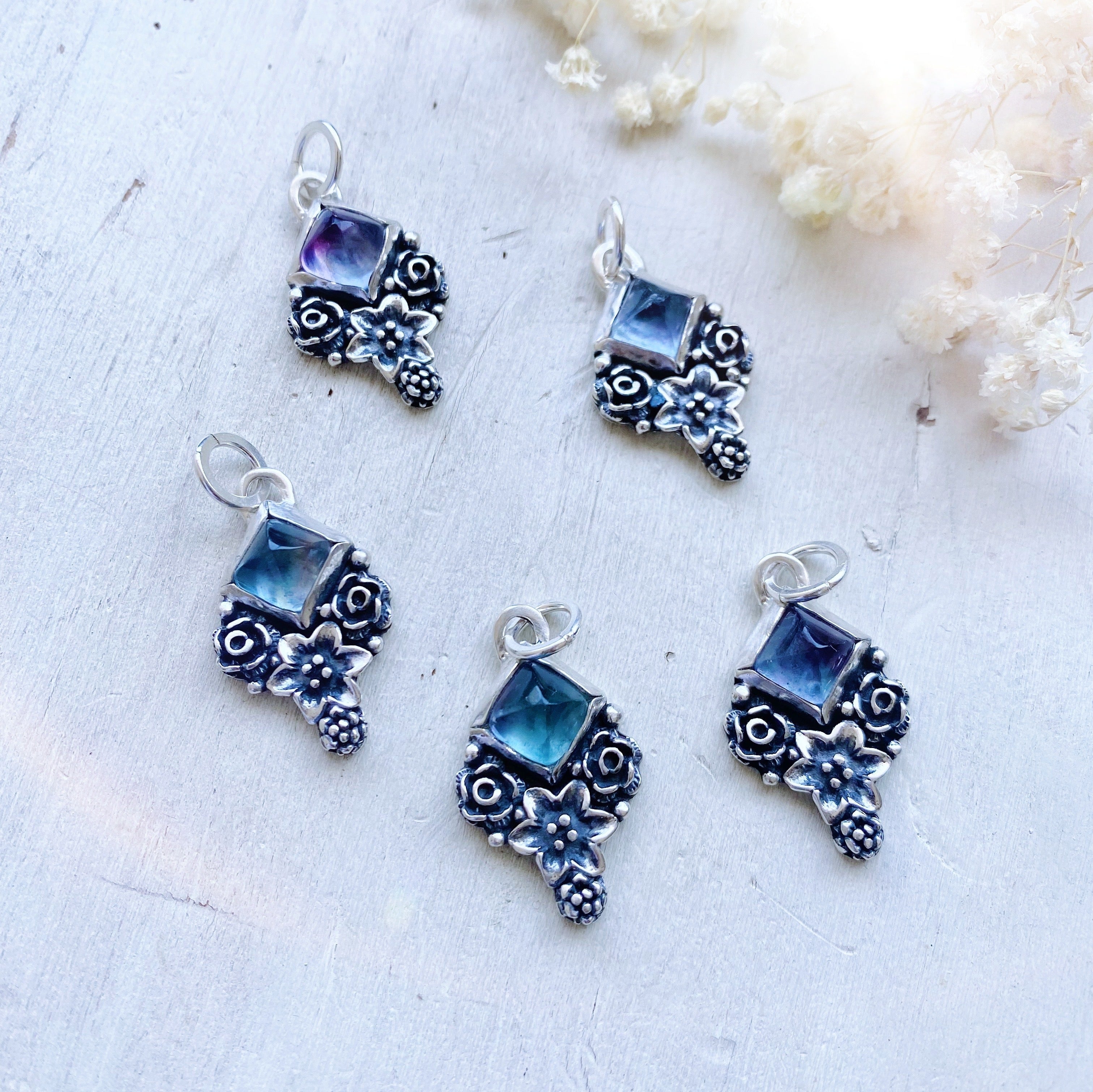 Colgante Prisma Flor Fluorita