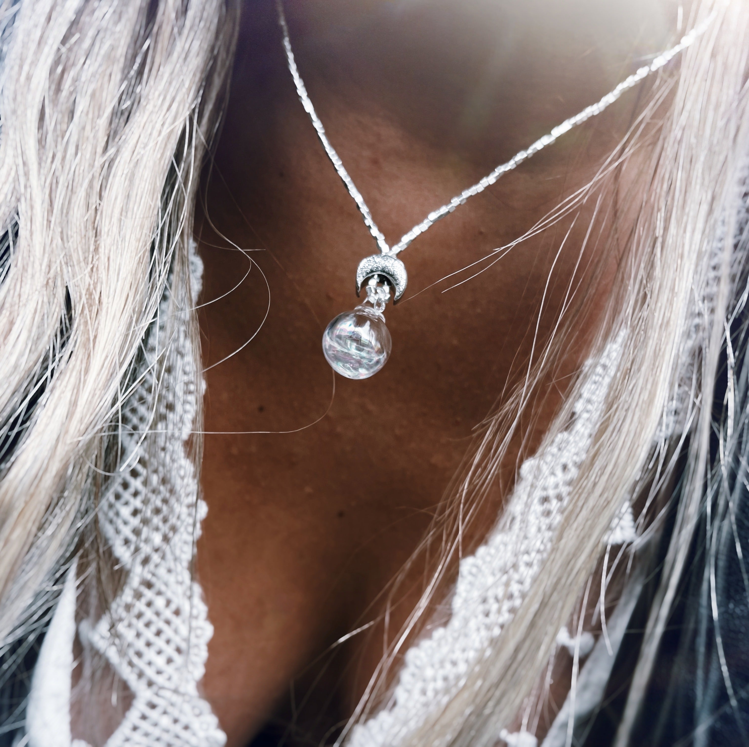 Collar Mini Capsula de Agua de Luna