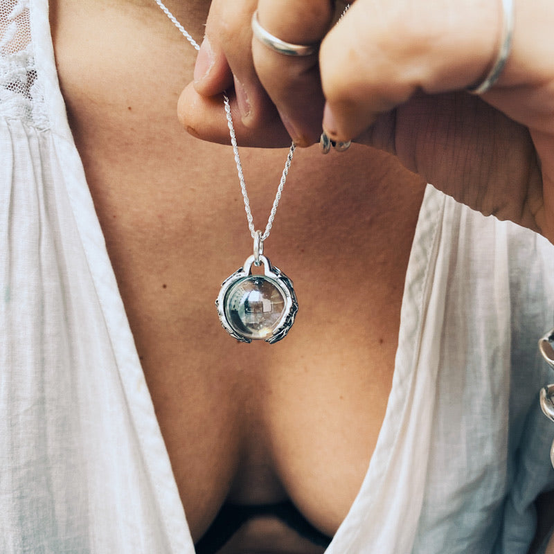 Colgante Halo Mano de Bruja Aura Silver - PREVENTA