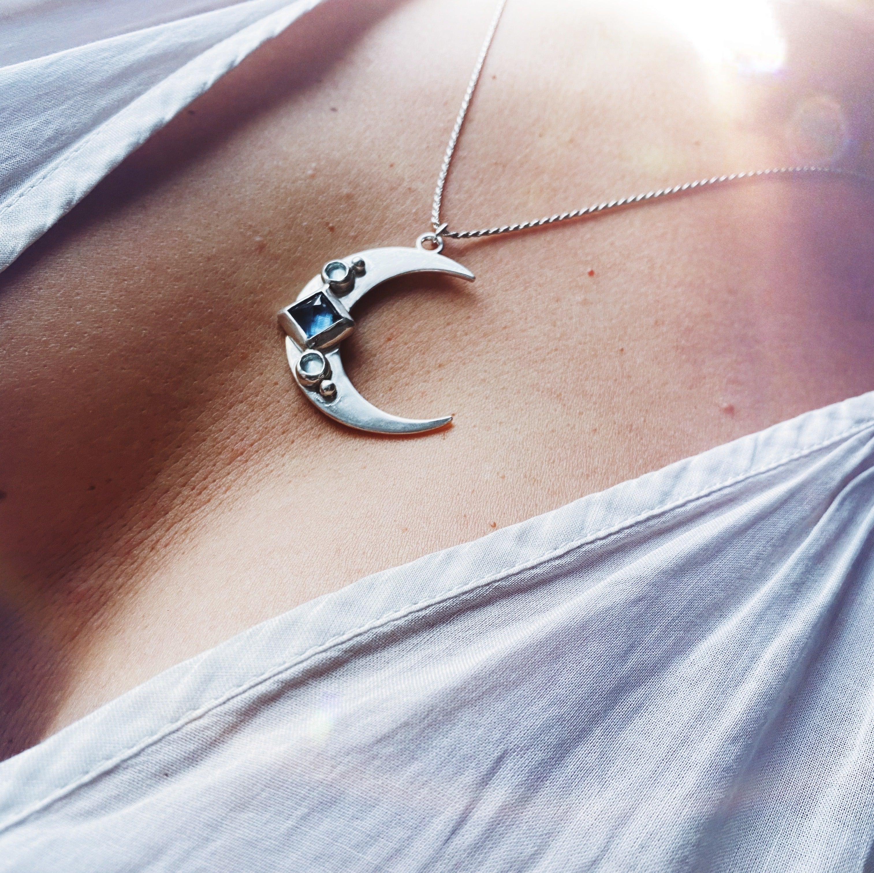 Colgante Starry New Moon + Topacios Azules