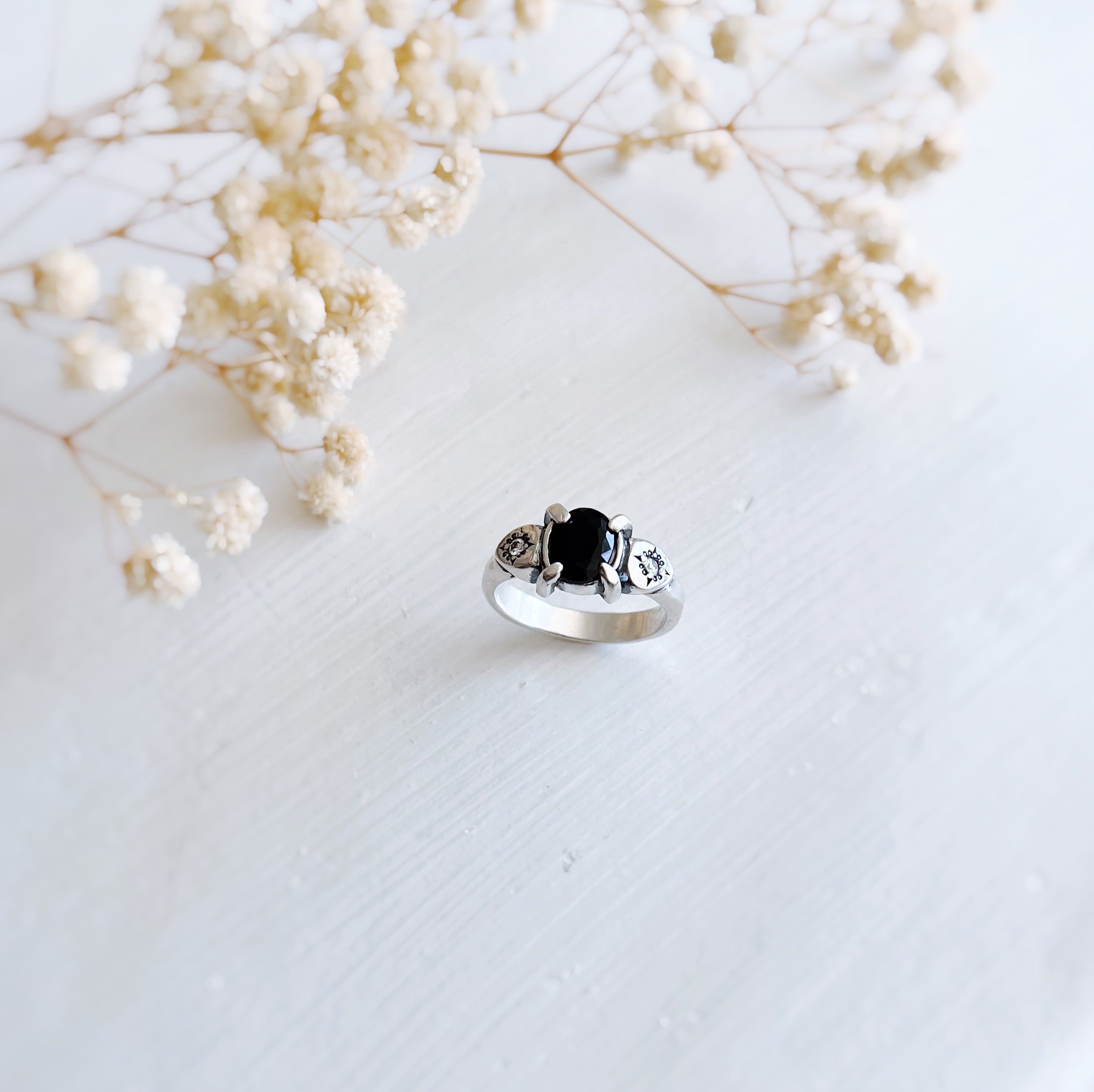Anillo Lourdes Onix y Moissanita