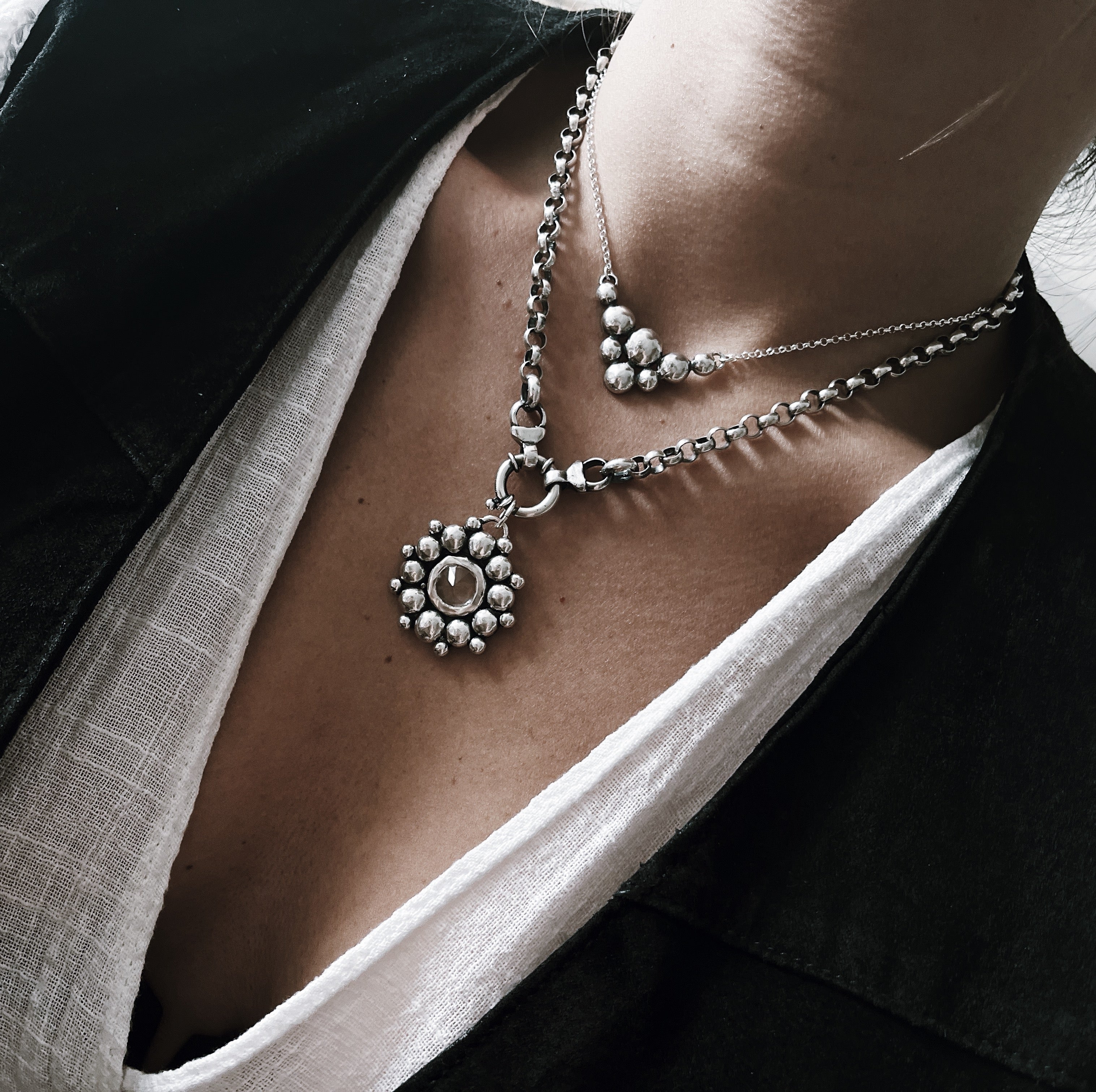 Collar Macizo Triangulo-