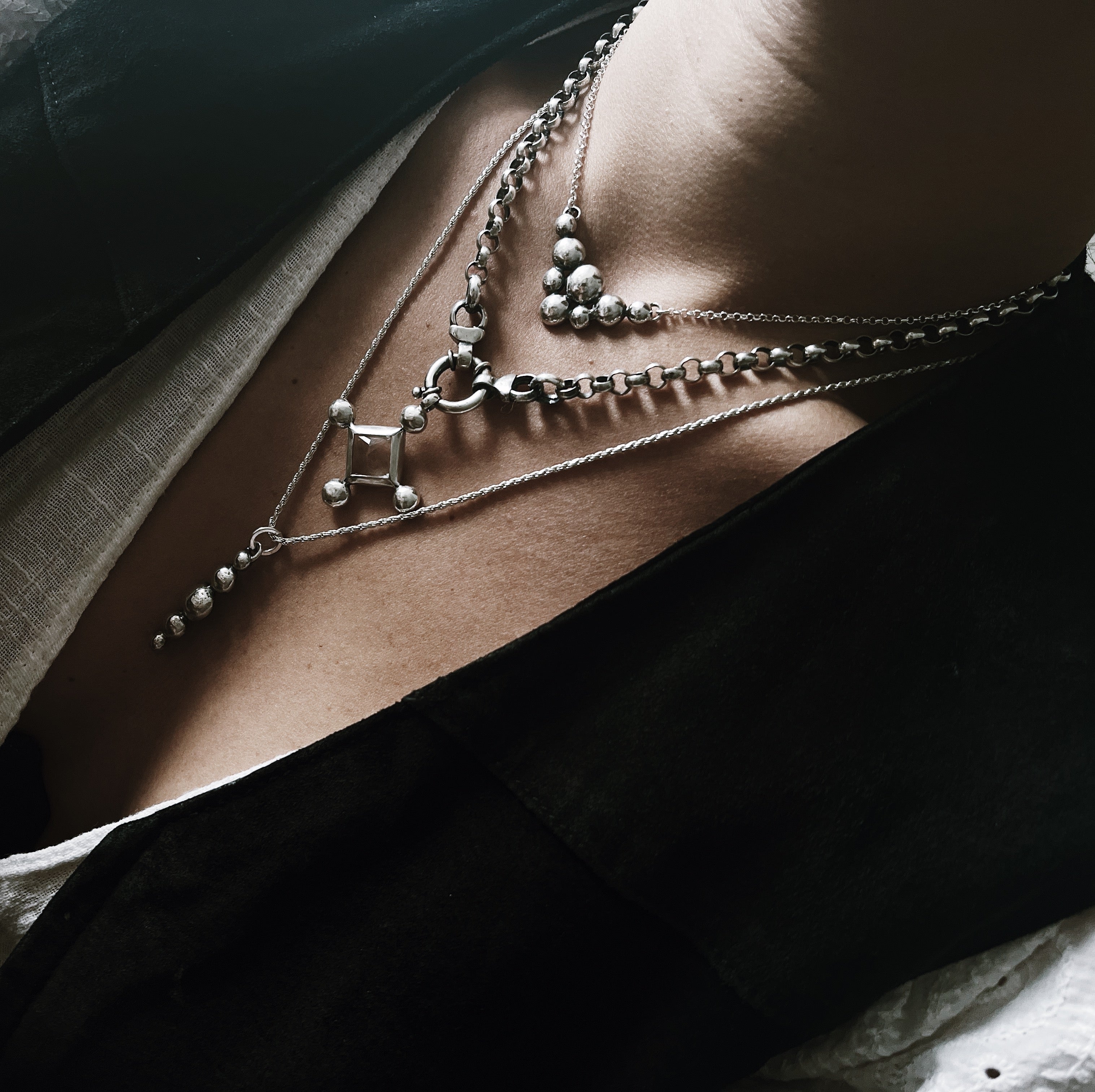 Collar Macizo Triangulo-