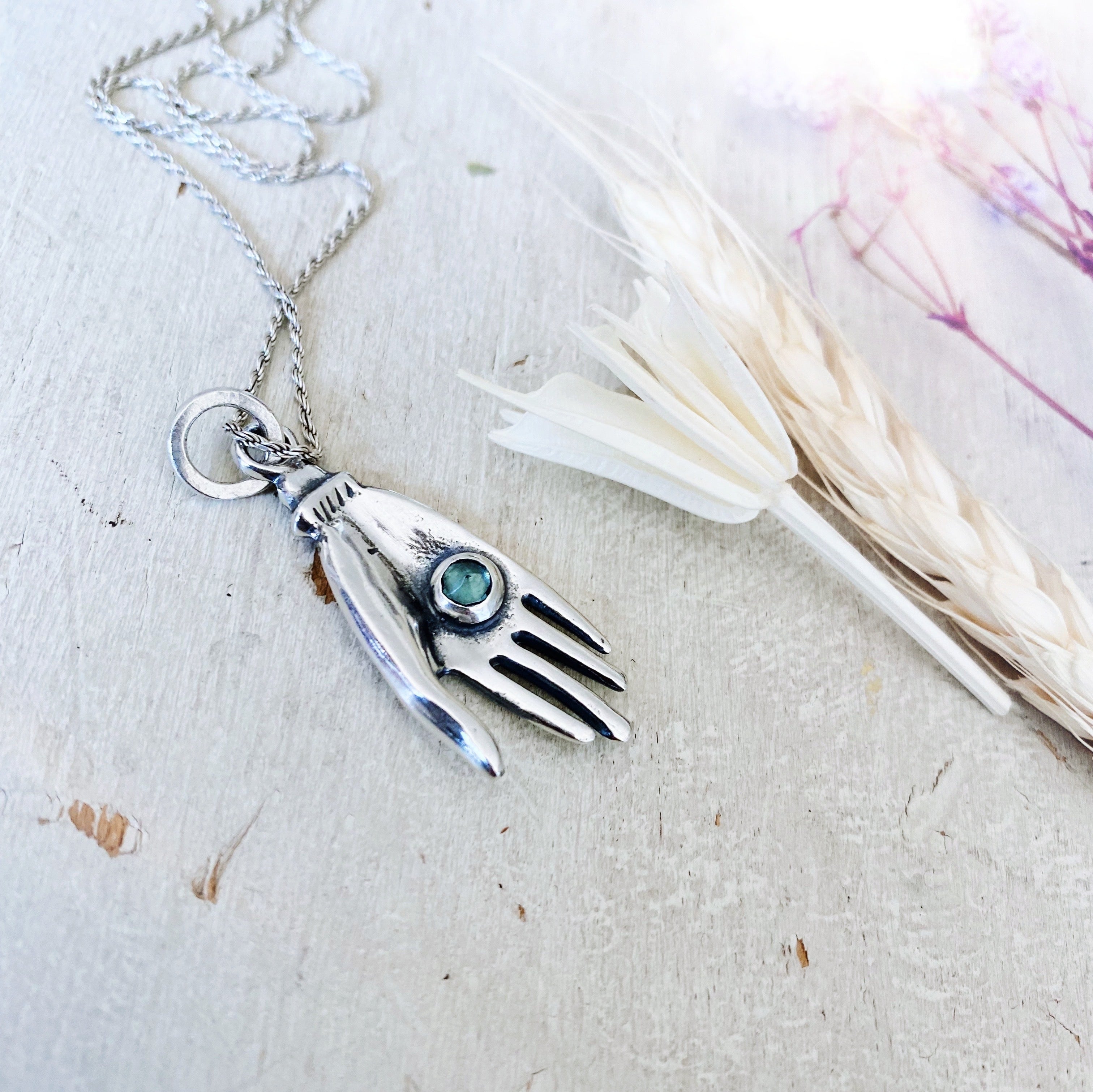 Colgante Mistic Hamsa Topacio London Blue - PRE ORDER