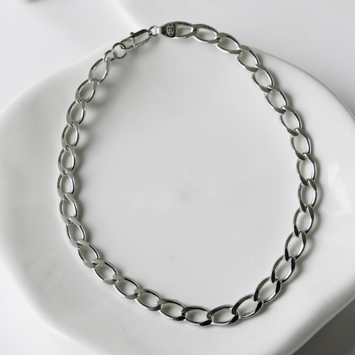 Choker Ely