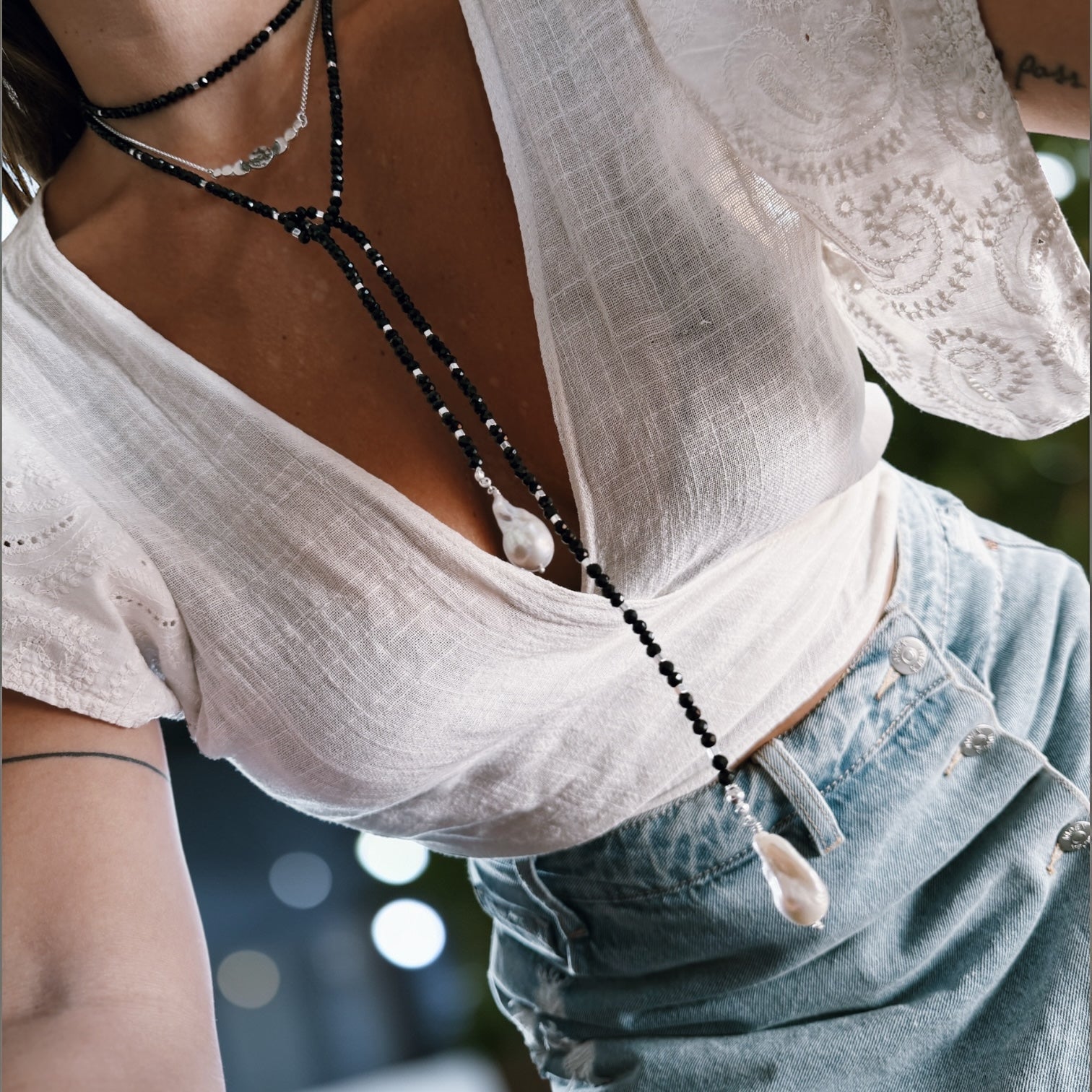 Collar Black Silk ~ Espinela y Perlas Barrocas