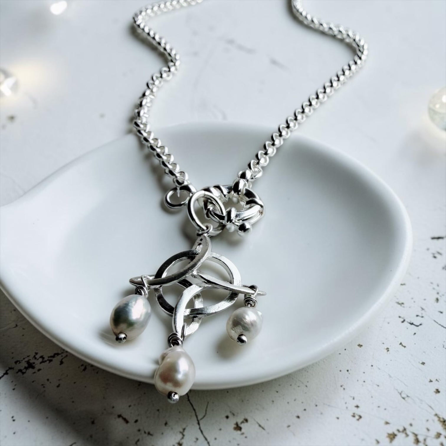 Colgante Nudo de Bruja Pearl