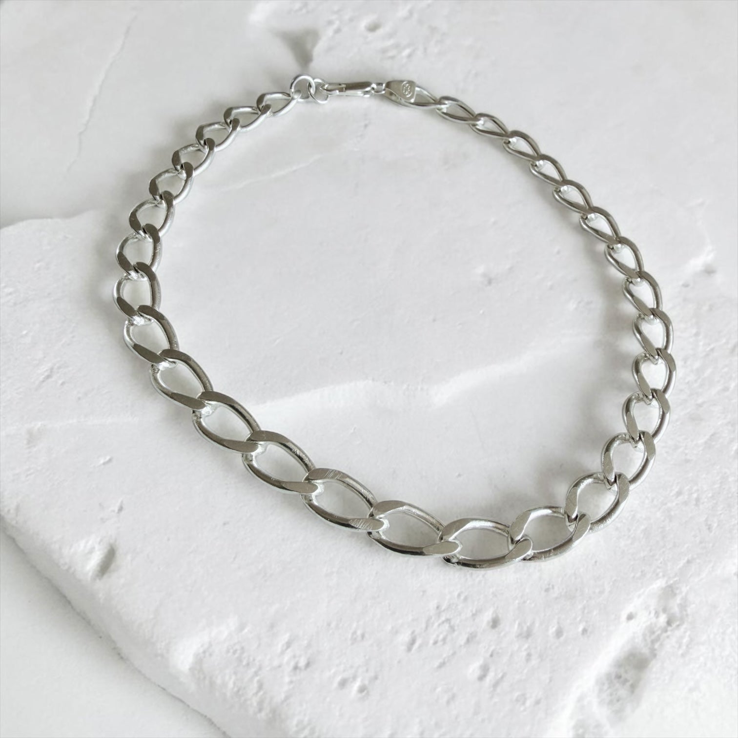 Choker Ely