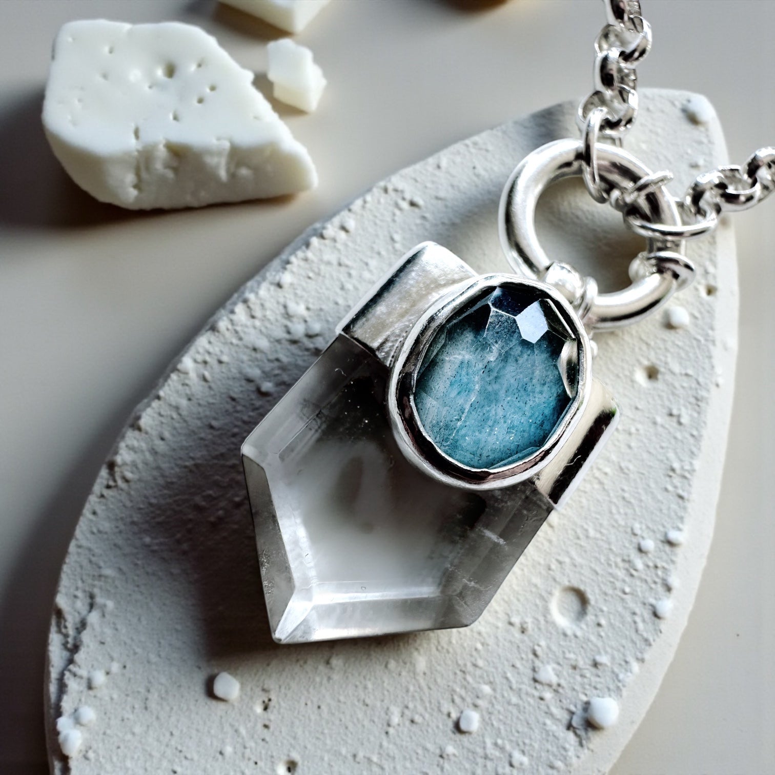 Colgante Prisma Escudo - I