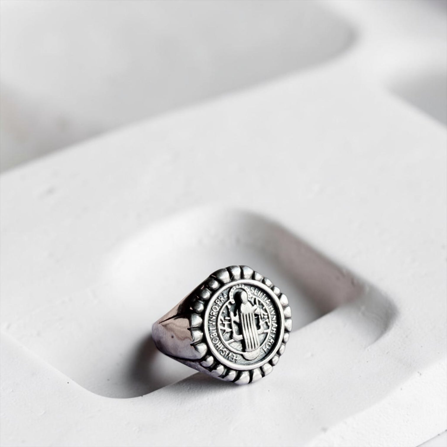 Anillo Sello San Benito