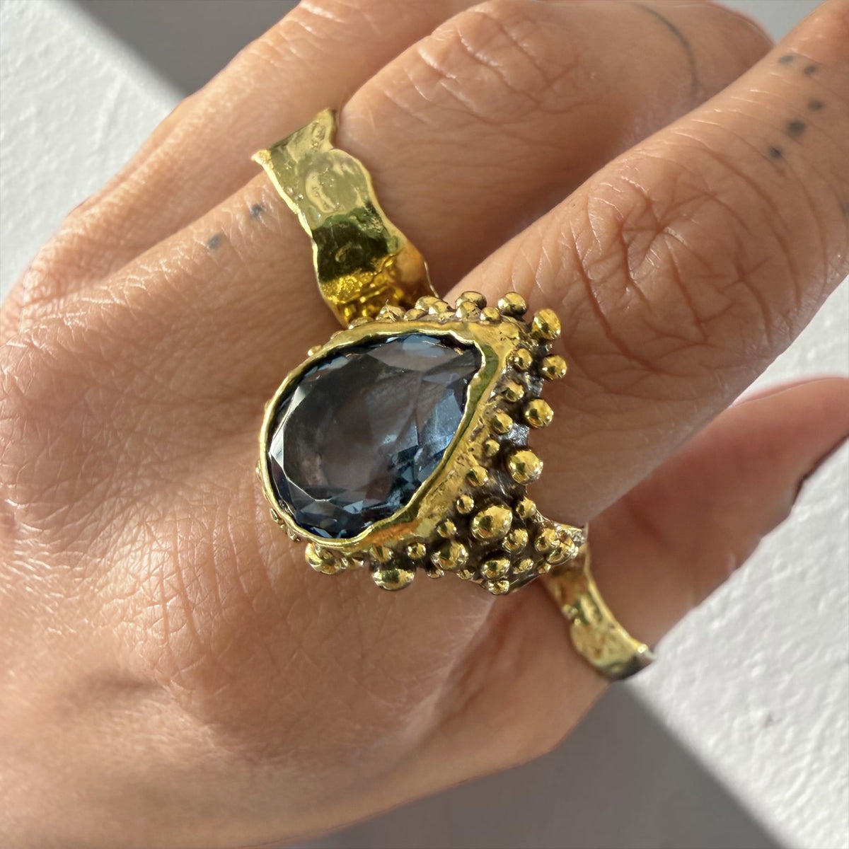 Anillo Gota Pomposa Bronce - Topacio Azul