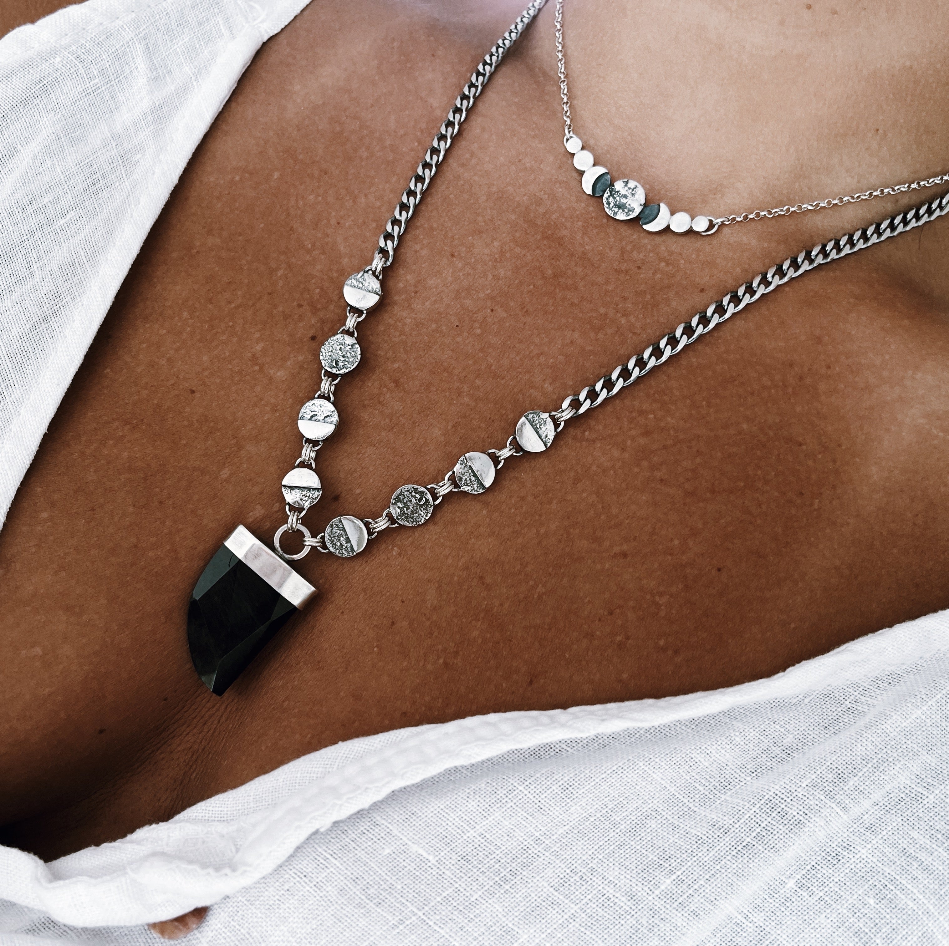 Collar Colmillo Lunar