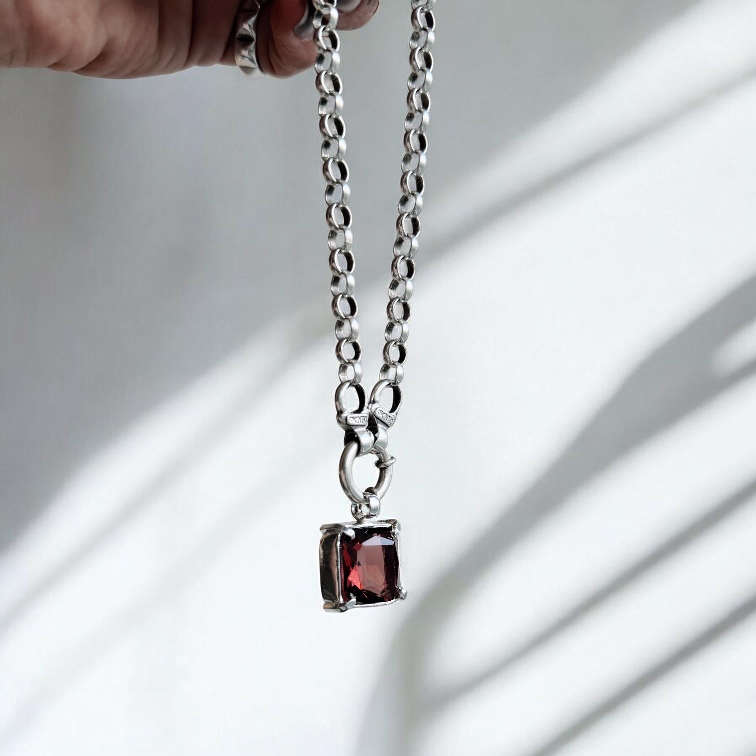 Colgante Soberana - Varias Piedras