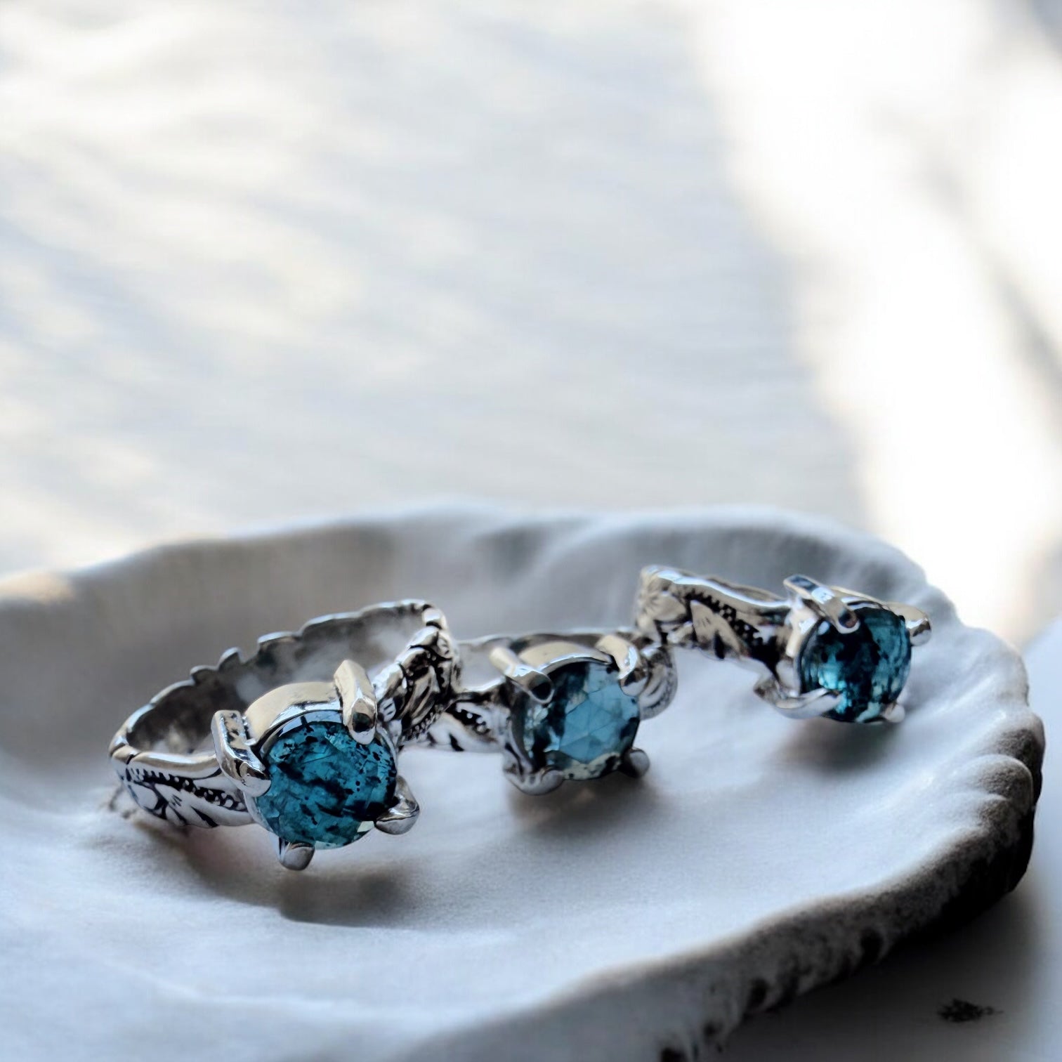 Anillo Magnolia Grifas - Cianita