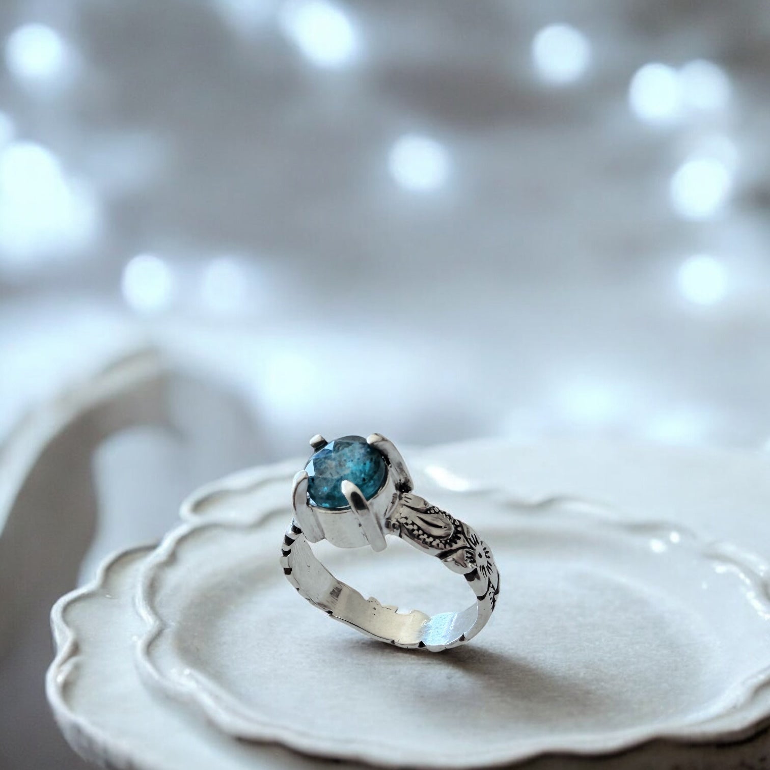 Anillo Magnolia Grifas - Cianita