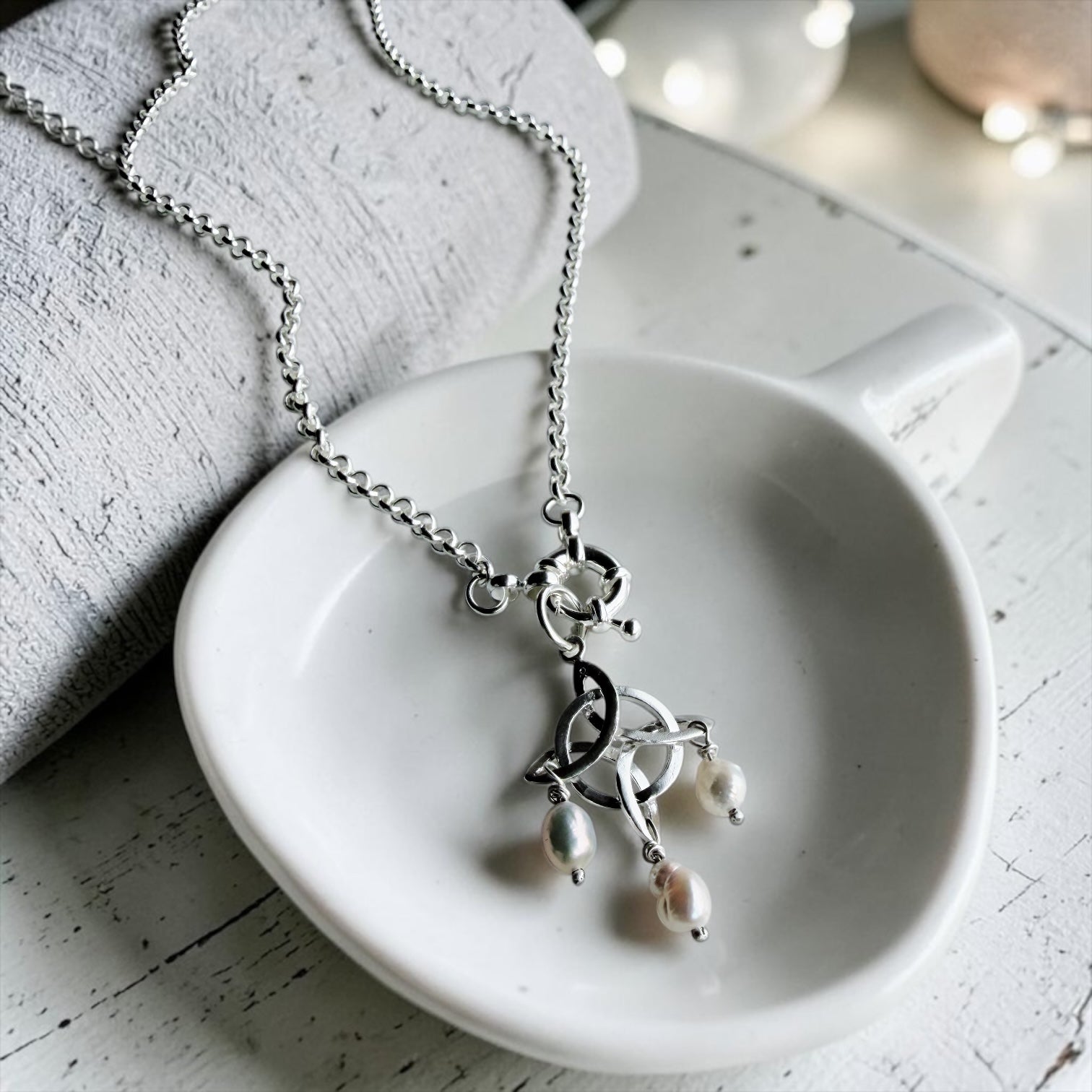 Colgante Nudo de Bruja Pearl