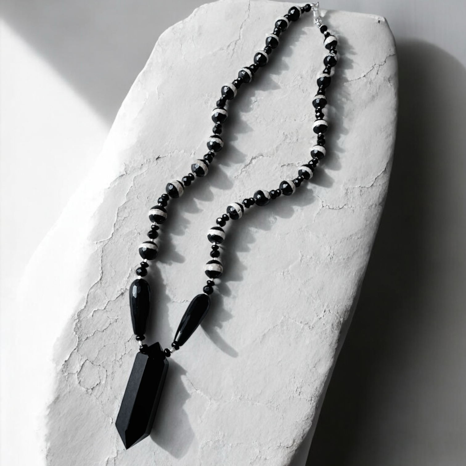 Collar Tibetano - Cisne Negro