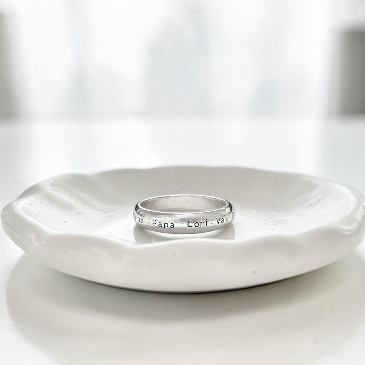 Anillo Argolla Media Caña Grabado