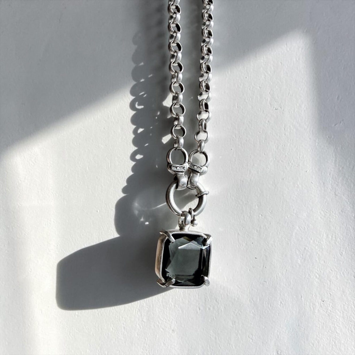 Colgante Soberana - Varias Piedras