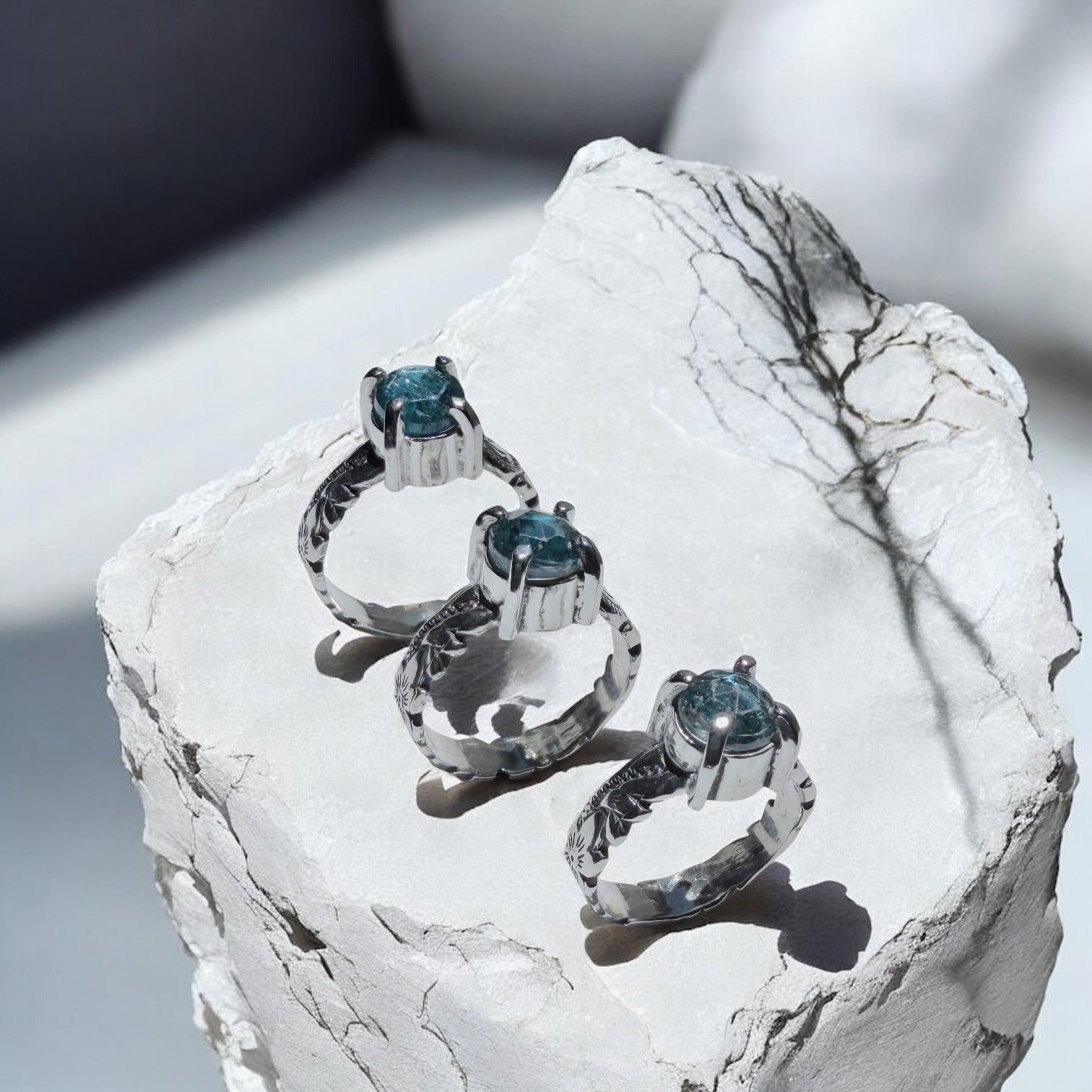 Anillo Magnolia Grifas - Cianita