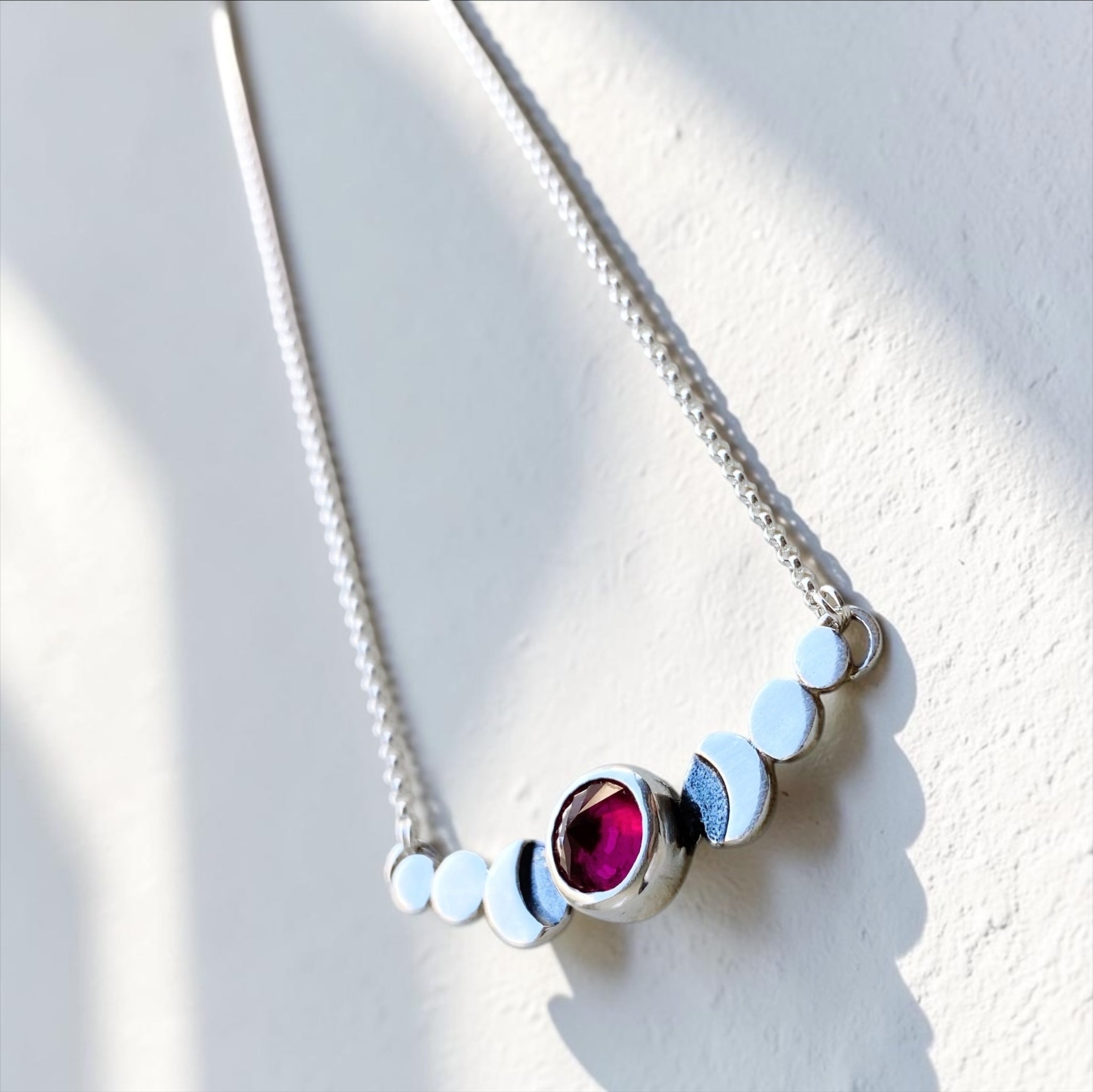 Collar Fases Very Moon Rubi