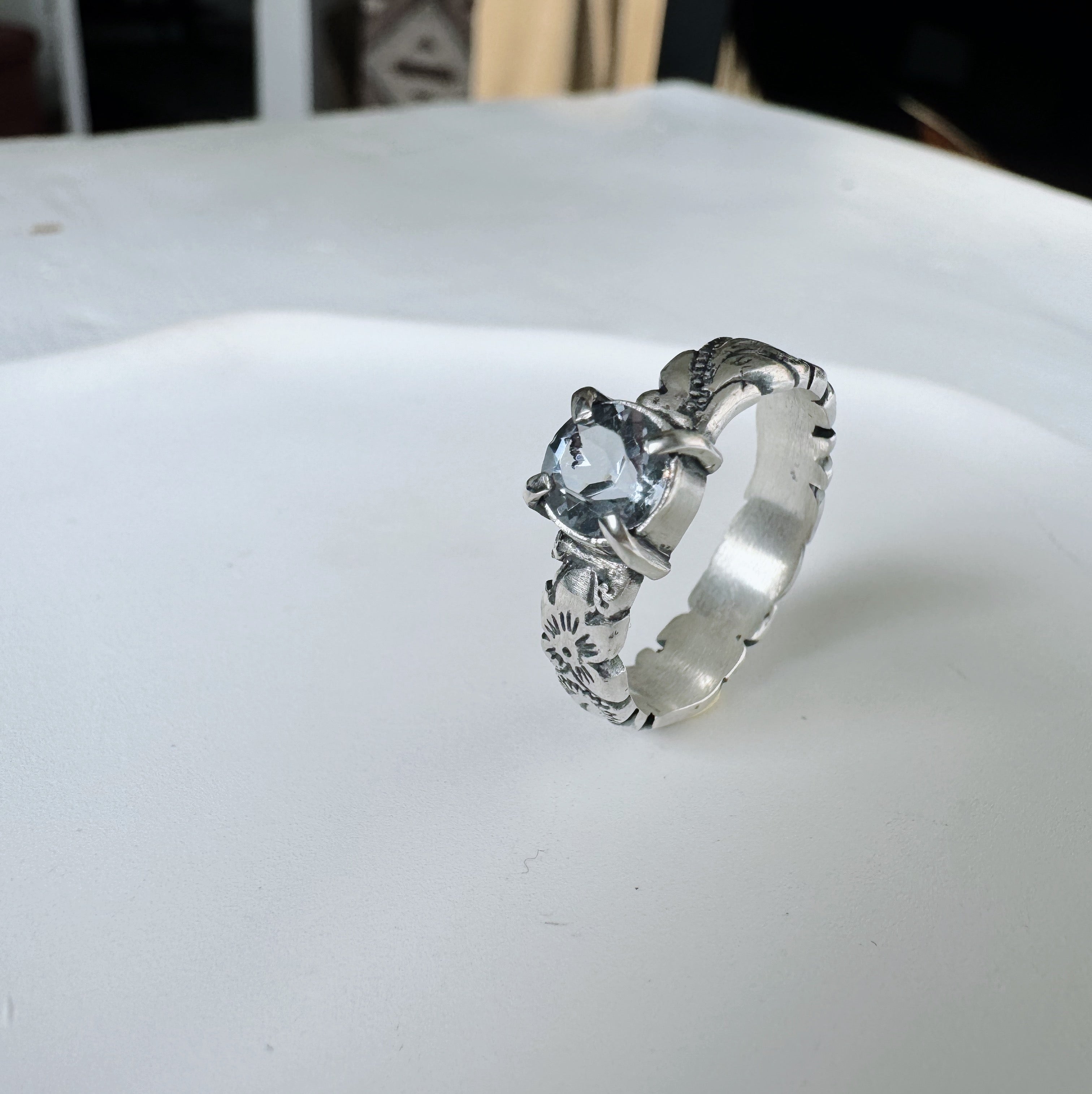 Anillo mini Magnolia Grifas - PREVENTA