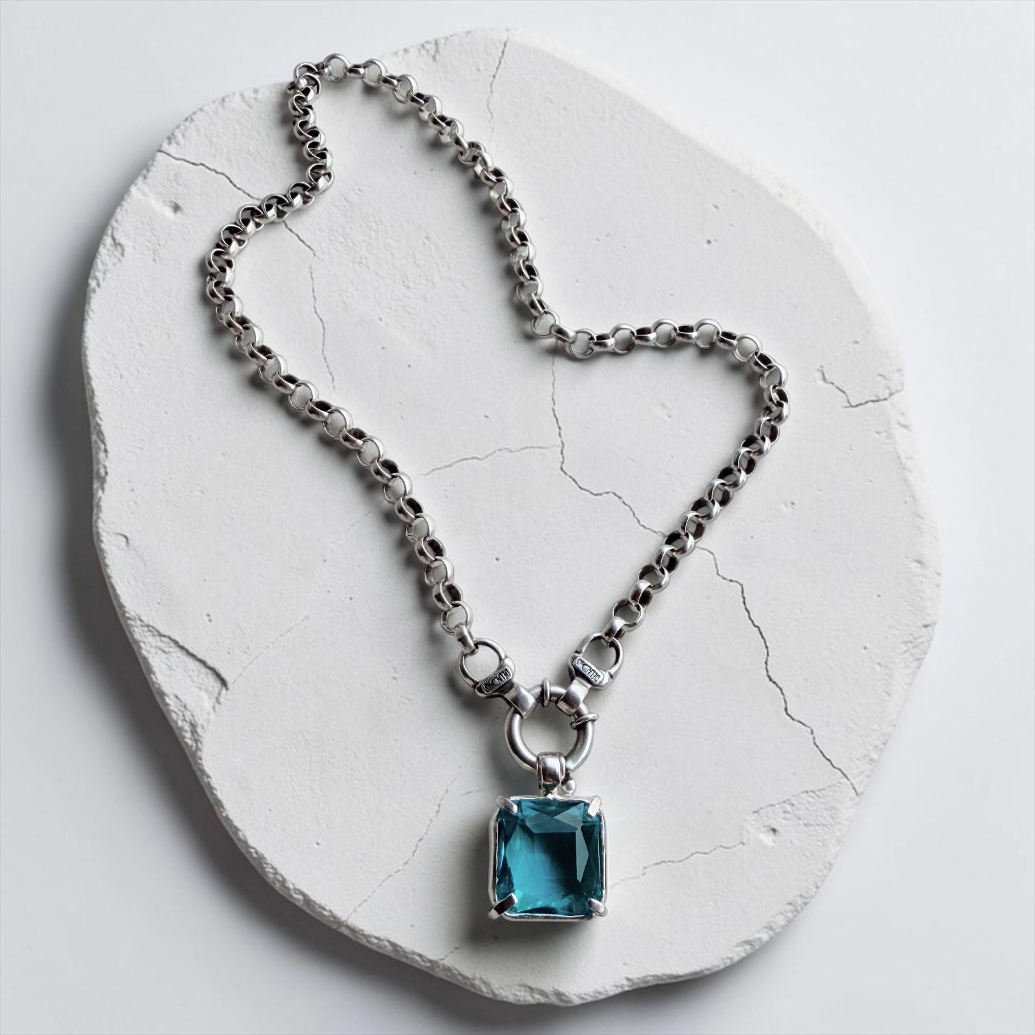 Colgante Soberana - Varias Piedras