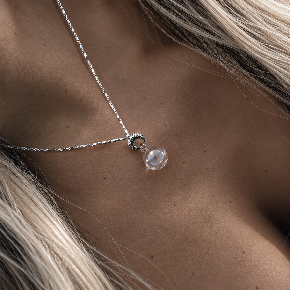 Collar Mini Capsula de Agua de Luna