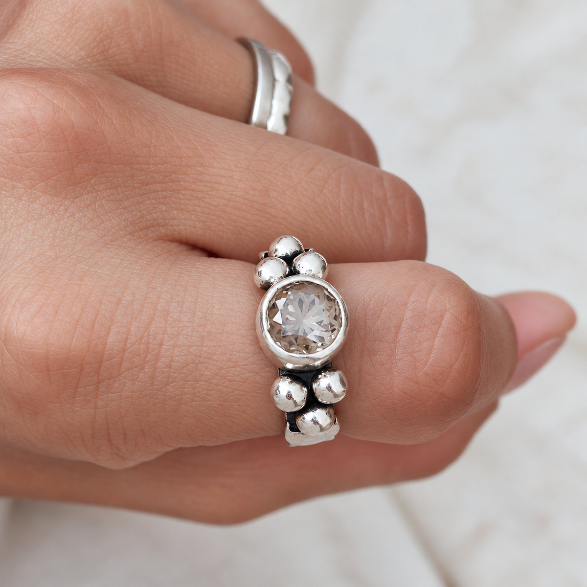 Anillo Elisa Lunar Satin Flor