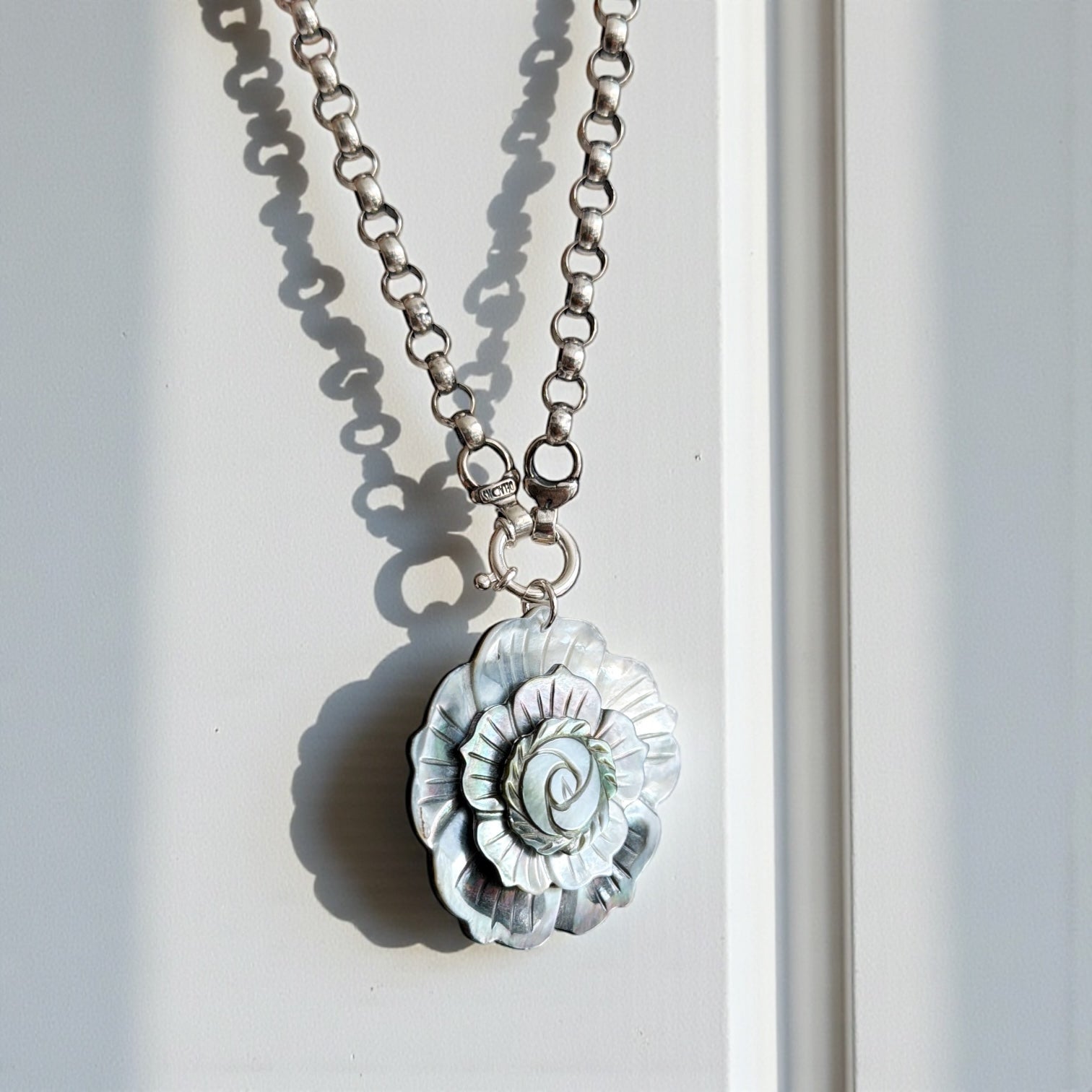 Cadena Rolo Mediana 45 cm + Flor Madre Perla 3D