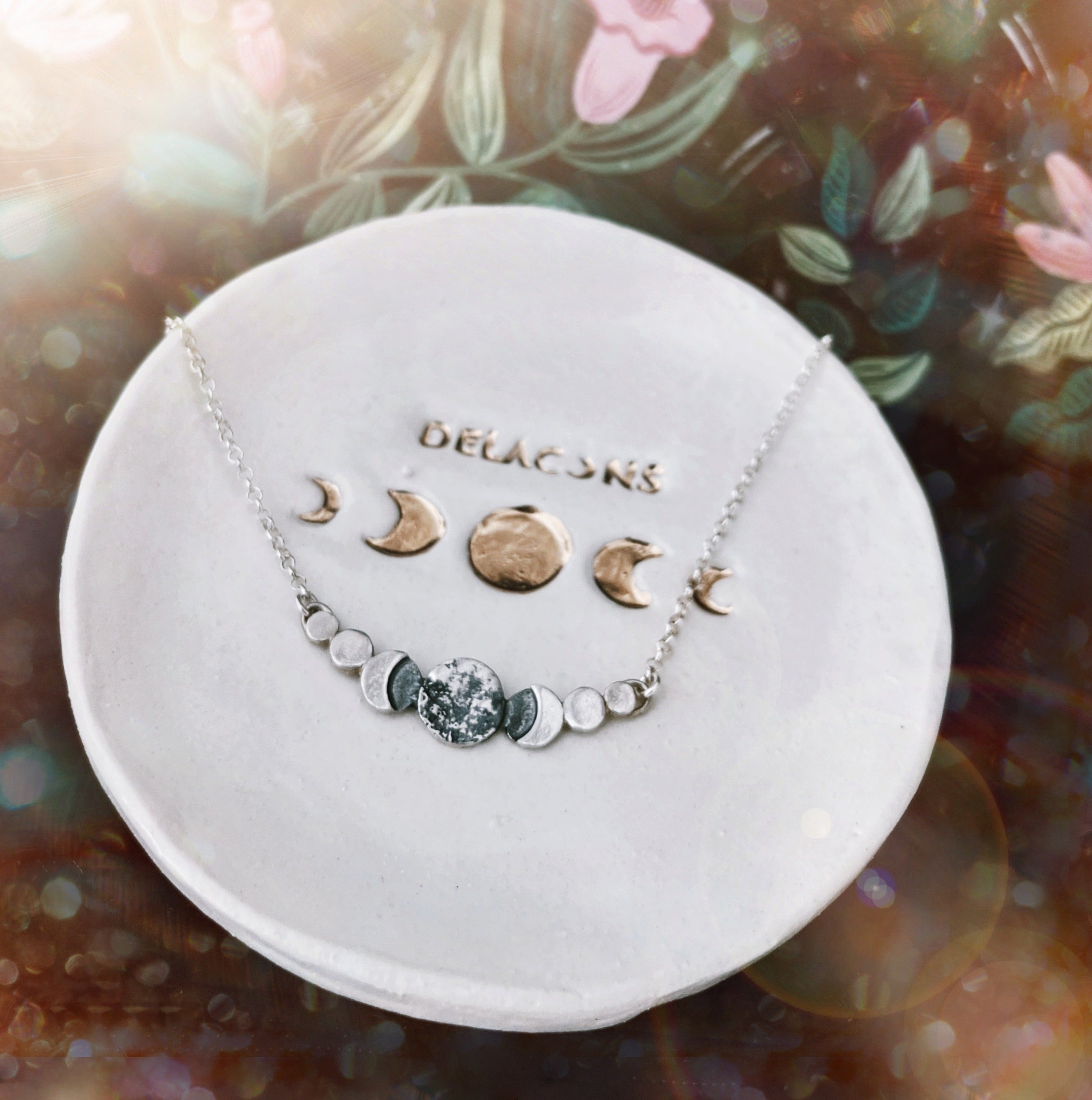 Pack Collar Fases Lunares + plato cerámica Gres