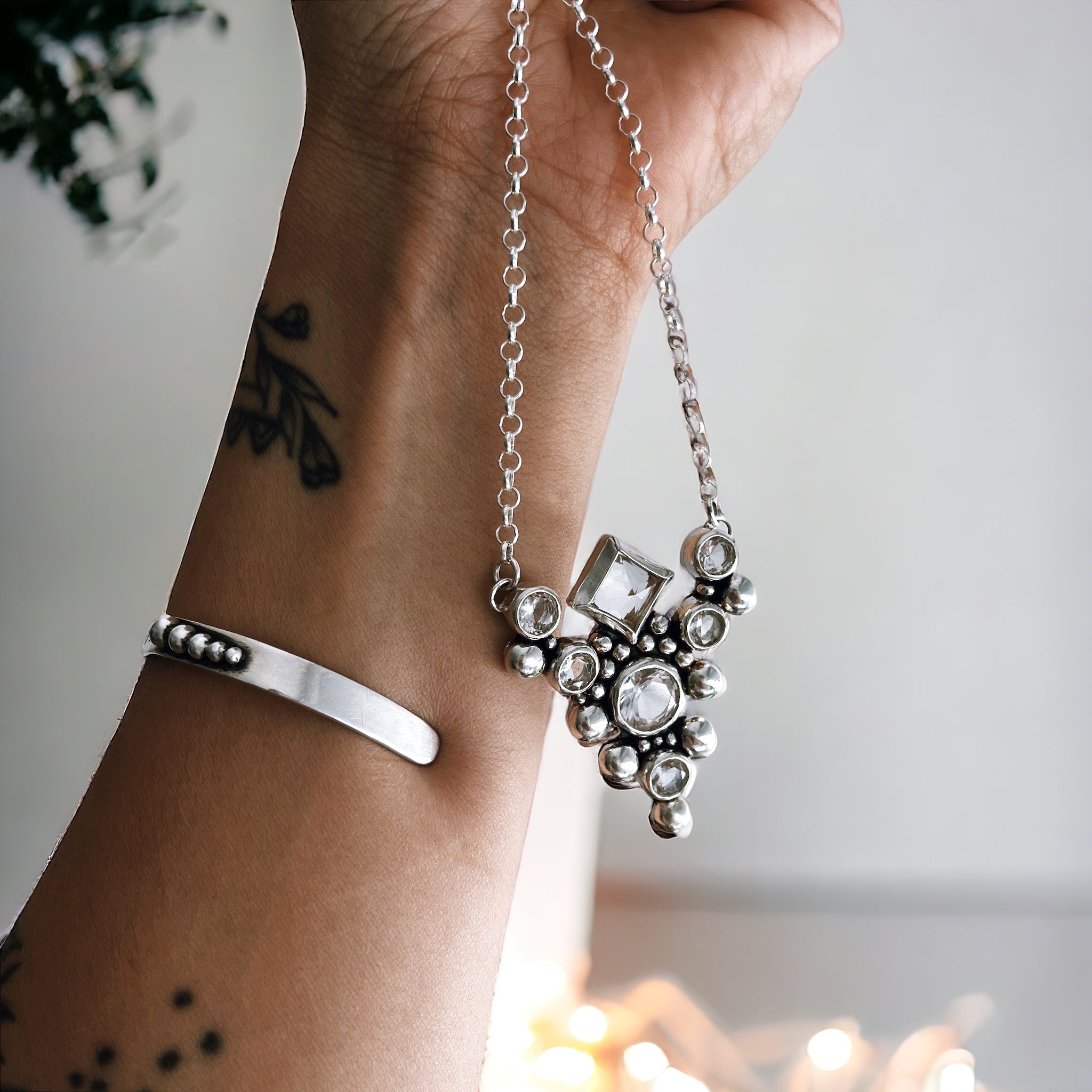 Collar Reina Victoria White - PREVENTA