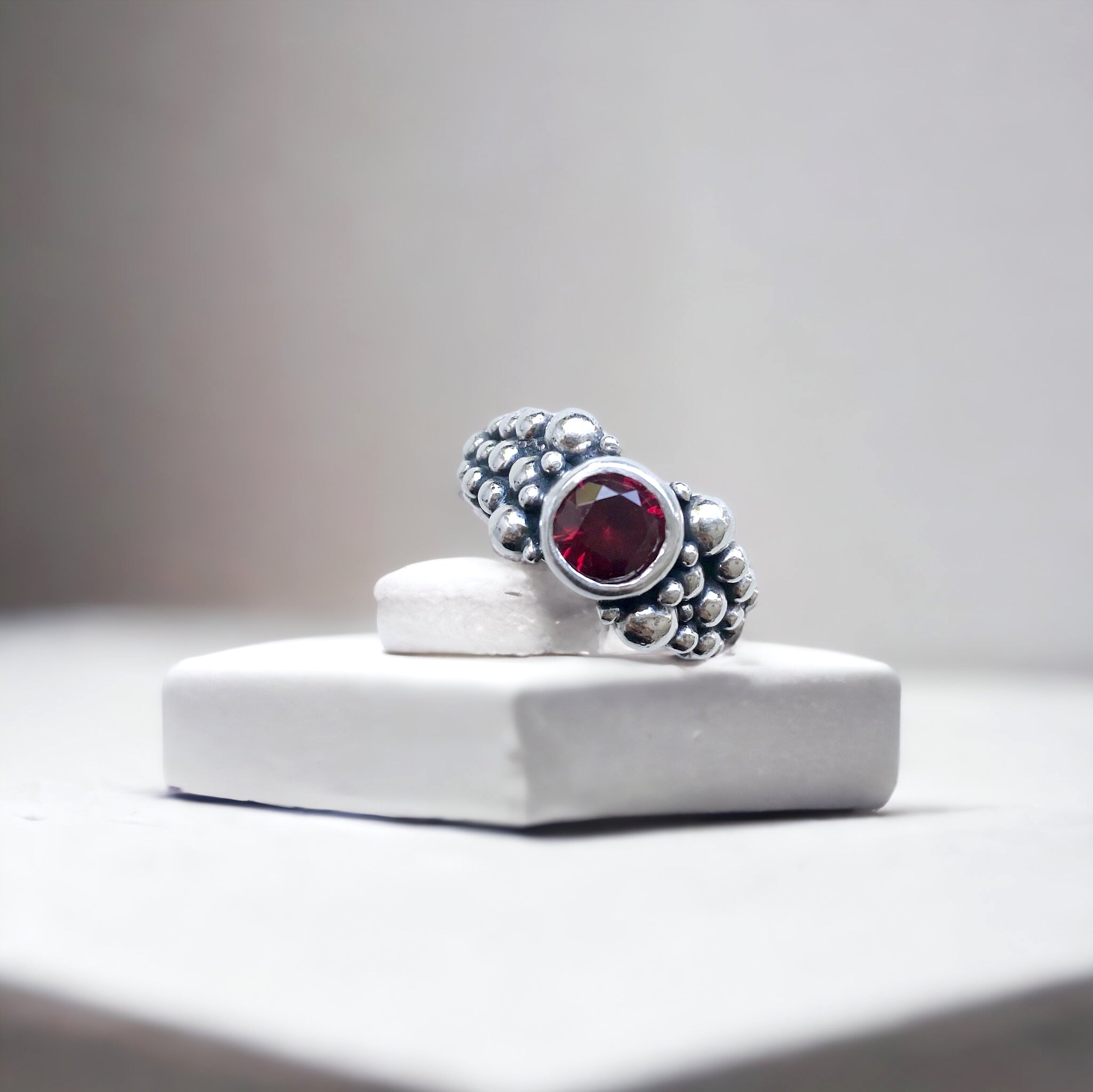 Anillo Empelotado Ruby