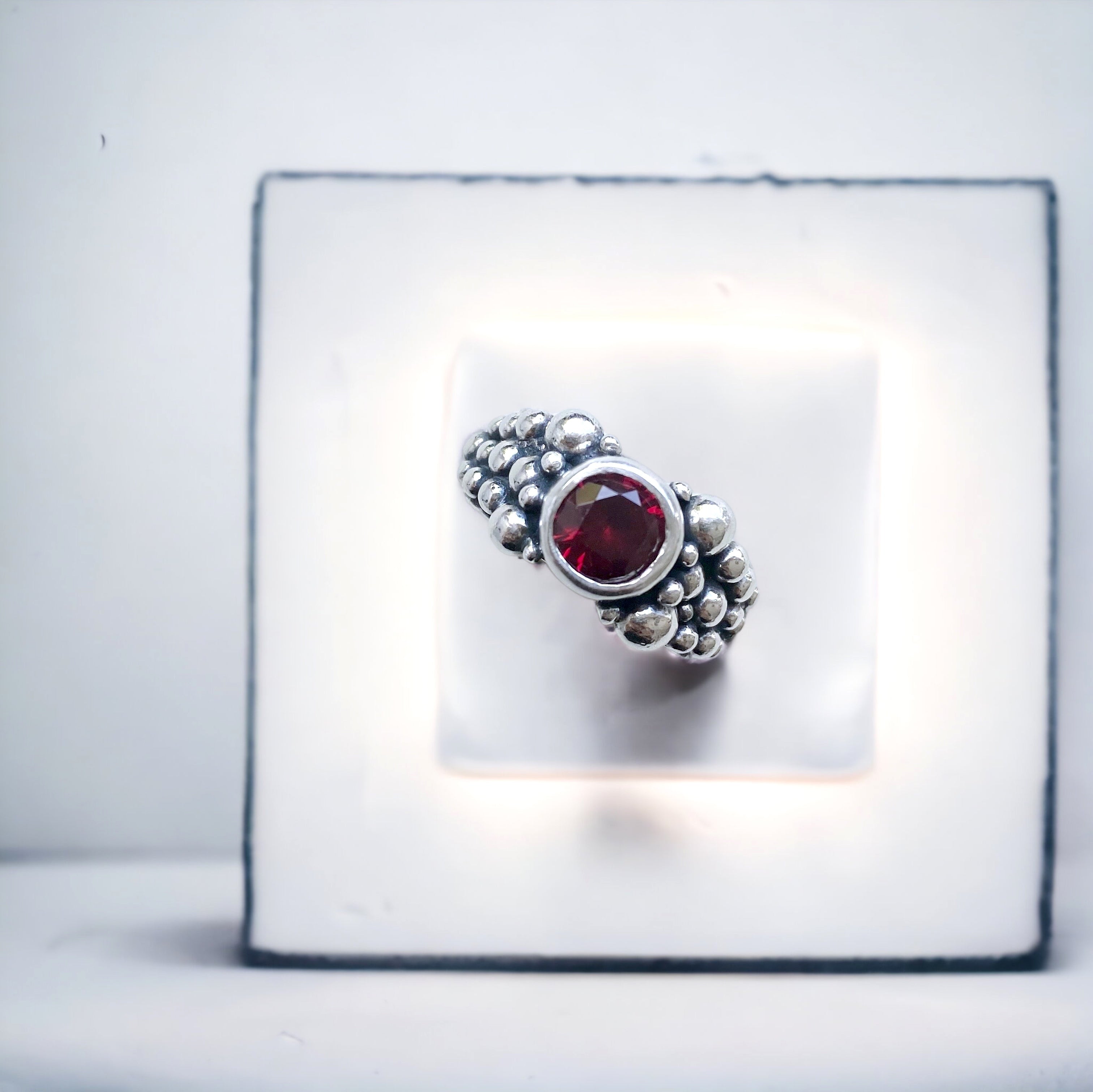 Anillo Empelotado Ruby