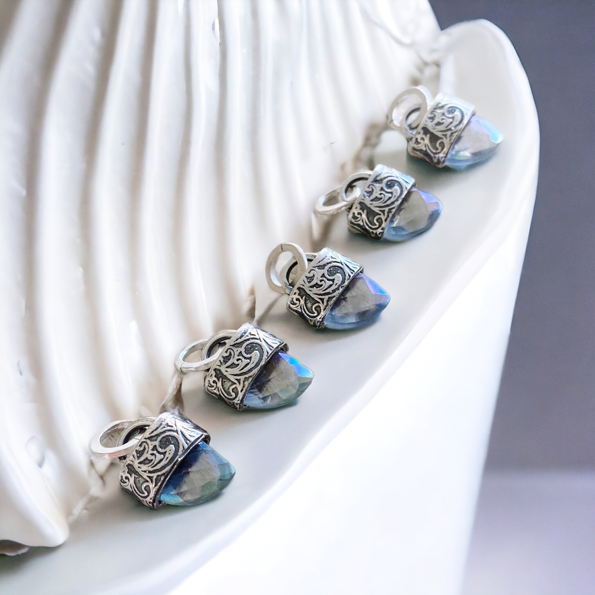 Colgante Mini Cuerno Flamenco - Varias Piedras