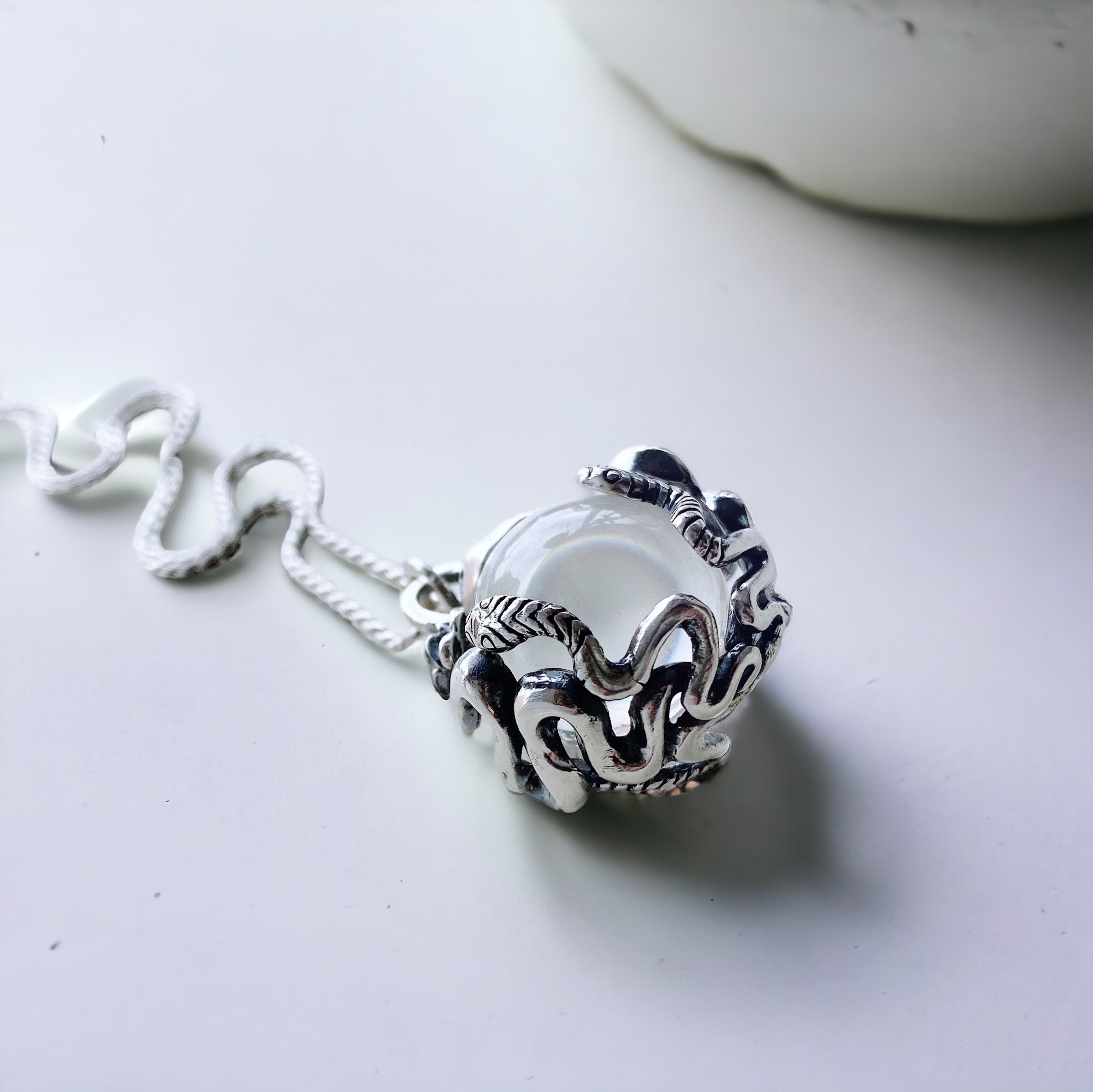 Colgante Serpi Halo Medusa + Cuarzo Transparente