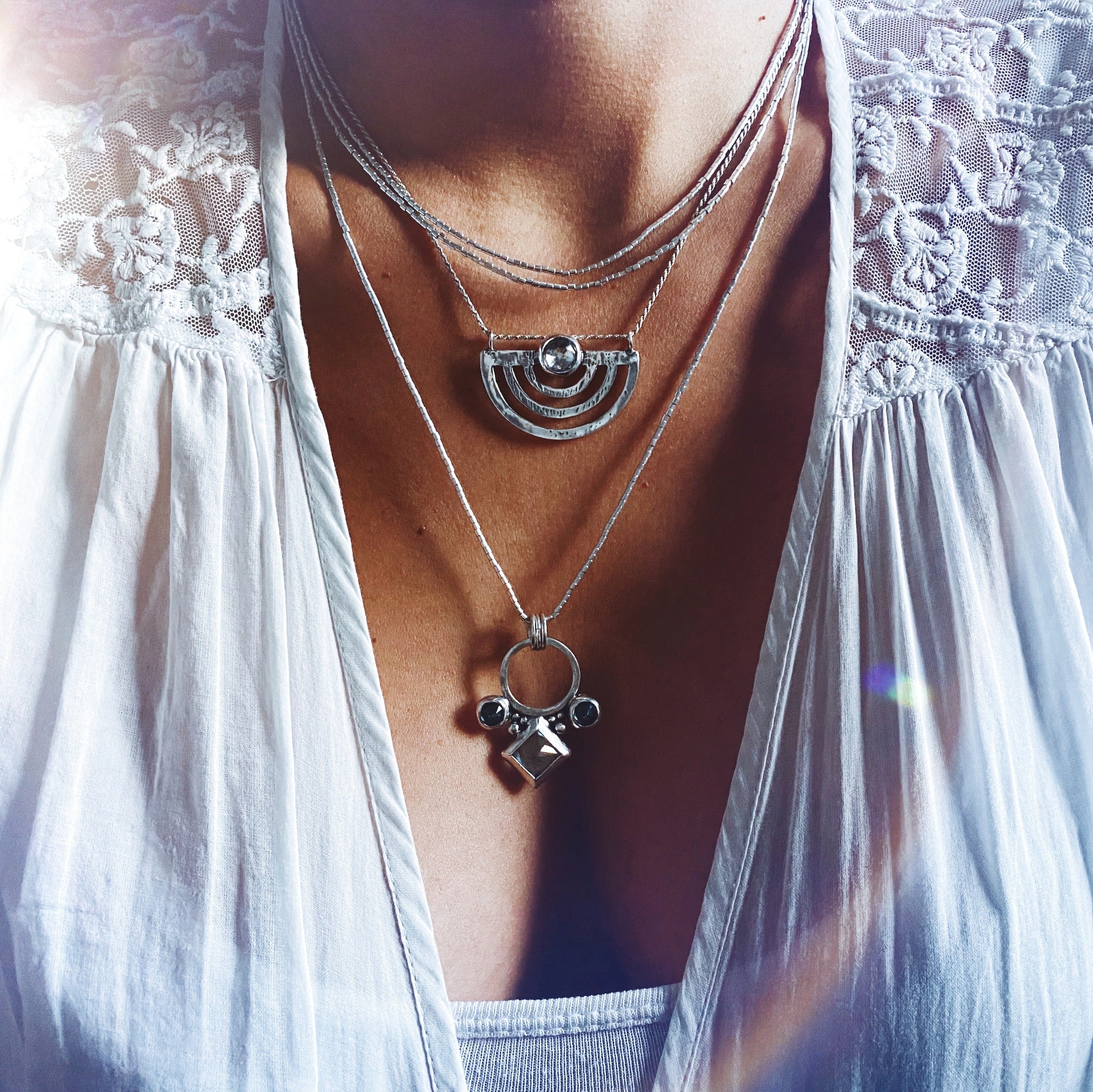 Collar Saturno - Varias Piedras