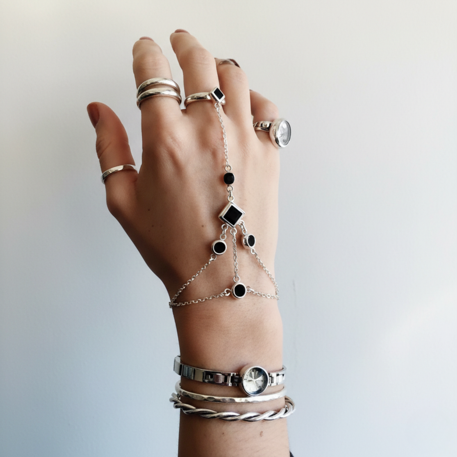 Hand Chain Jordana Ónix - PREVENTA